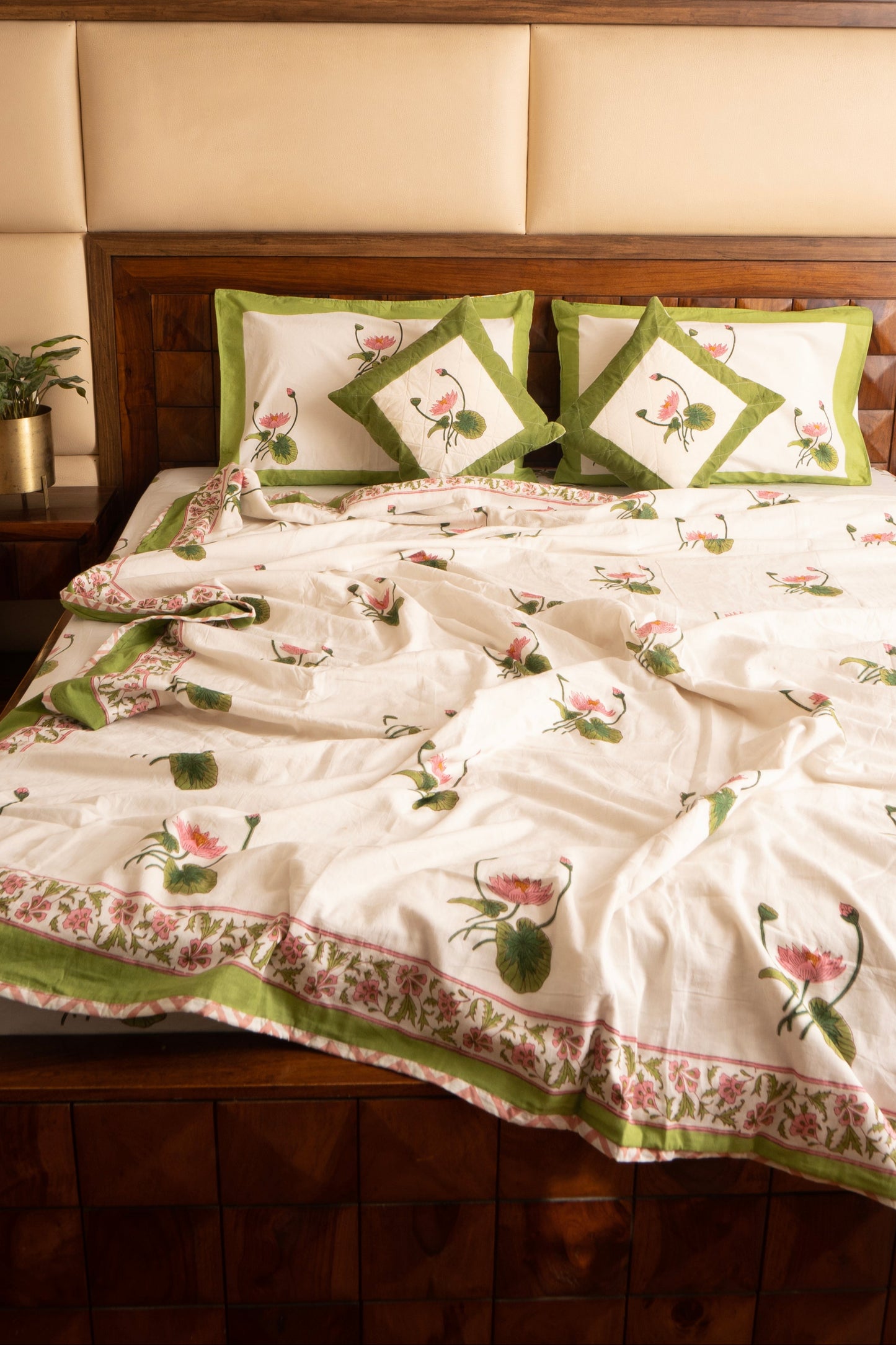 Kamal Ras Bedsheet & Dohar Set