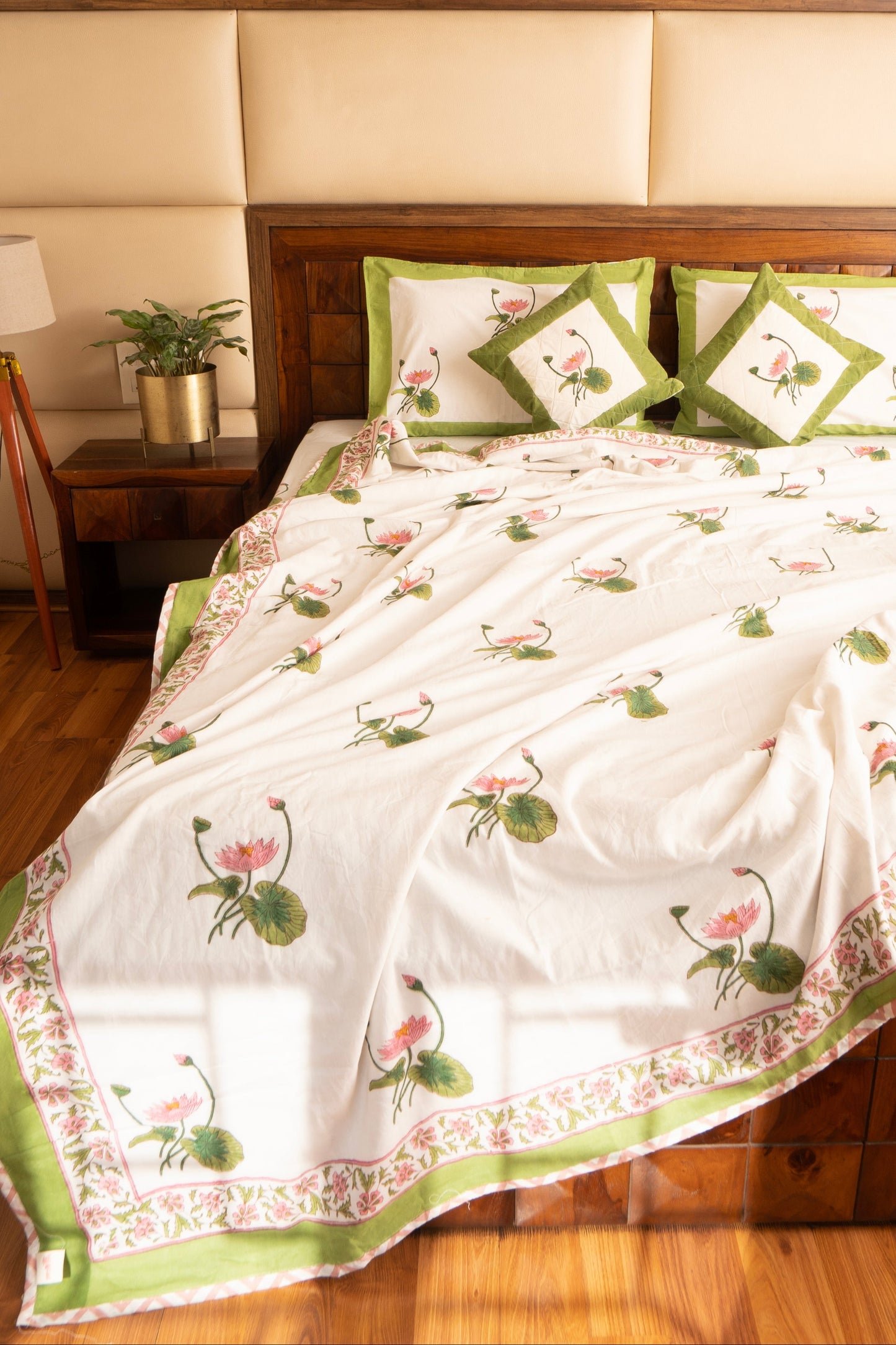 Kamal Ras Bedsheet & Dohar Set