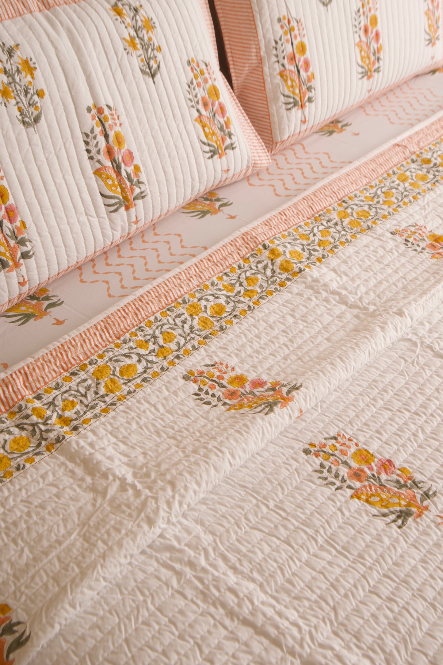 Guldasta Bedsheet & Bedcover Set