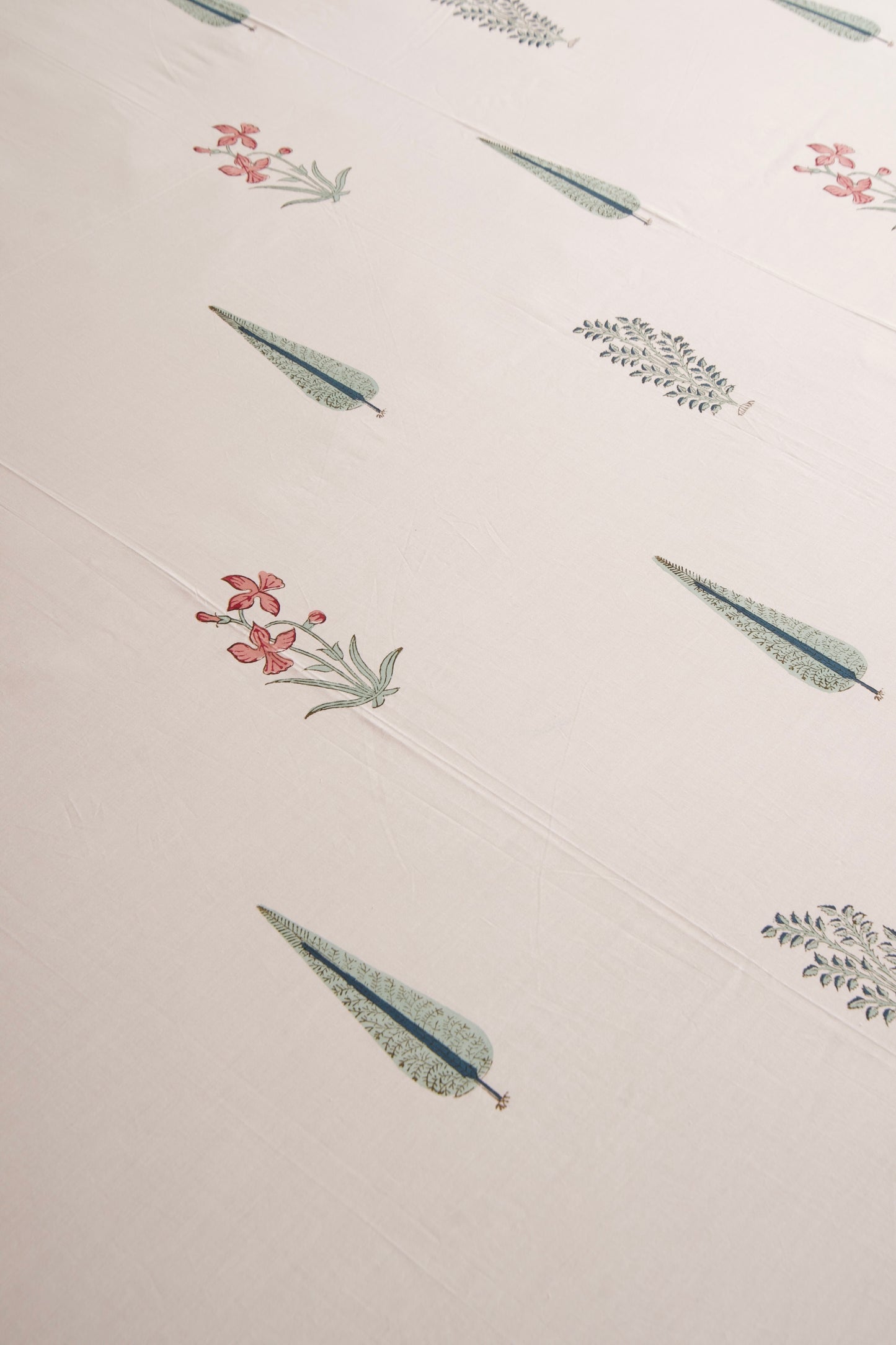 Kaner Bagh Bedsheet & Reversible Bedcover Set