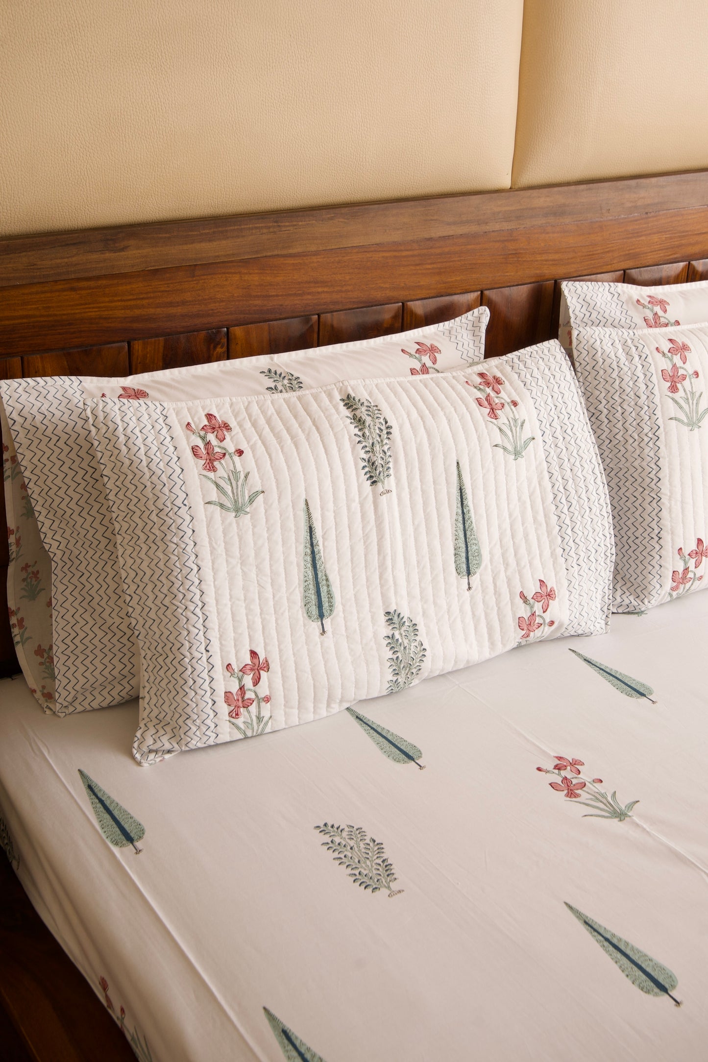 Kaner Bagh Bedsheet & Reversible Bedcover Set