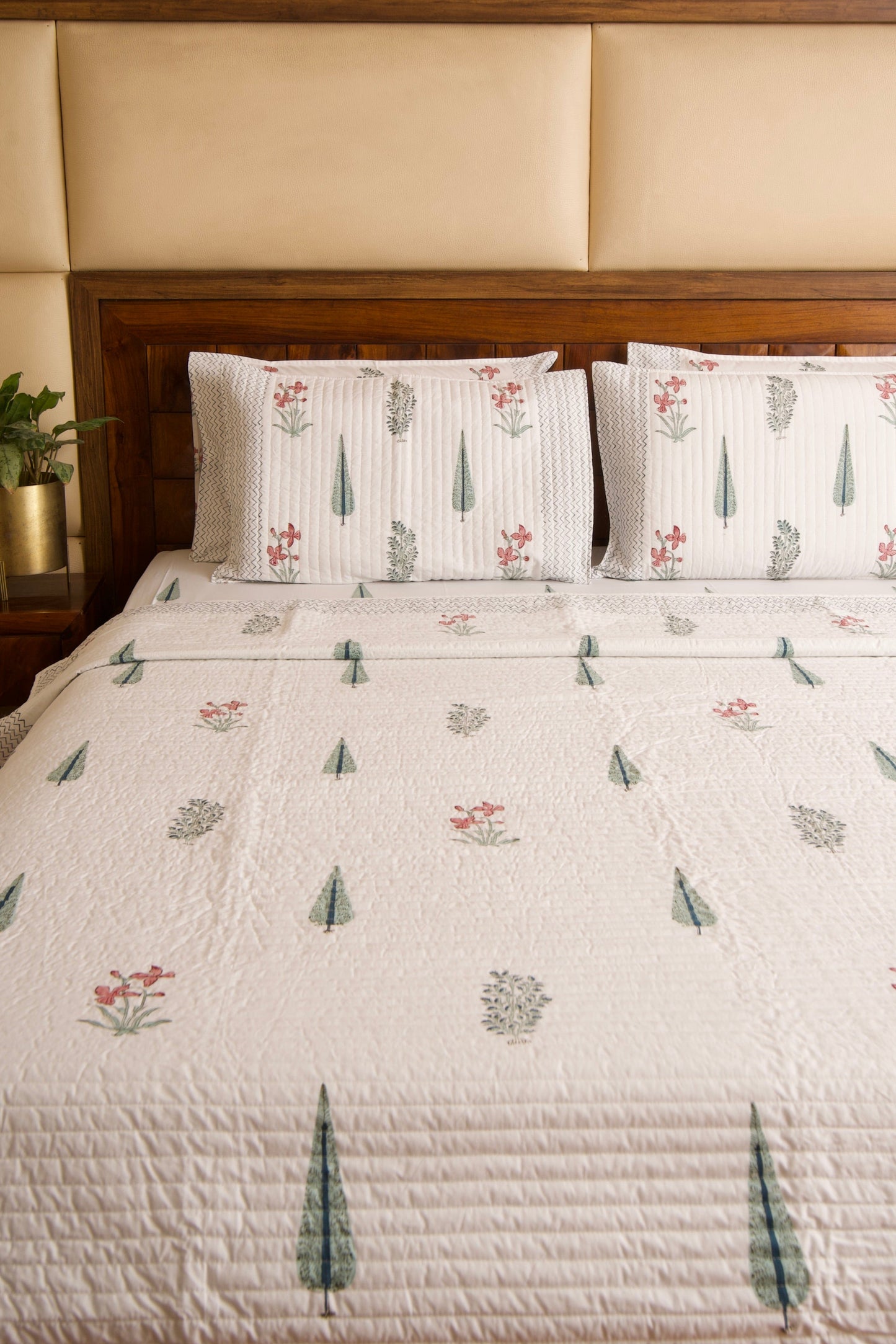 Kaner Bagh Bedsheet & Reversible Bedcover Set