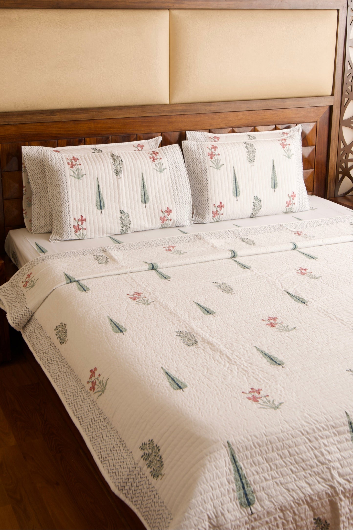 Kaner Bagh Bedsheet & Reversible Bedcover Set