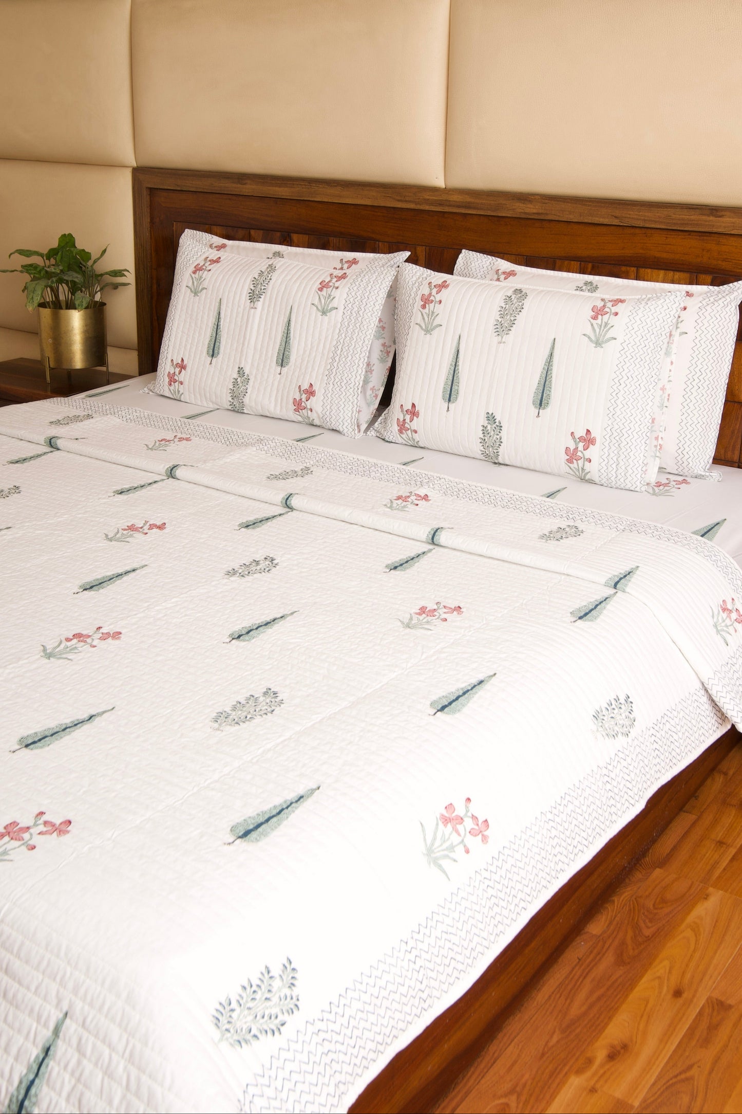 Kaner Bagh Bedsheet & Reversible Bedcover Set