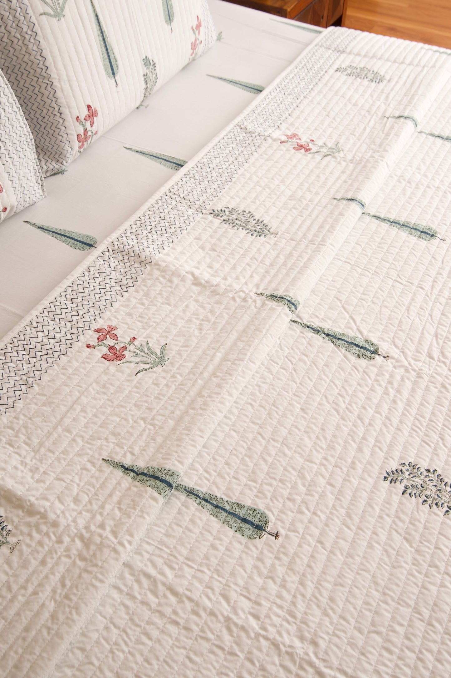 Kaner Bagh Bedsheet & Reversible Bedcover Set