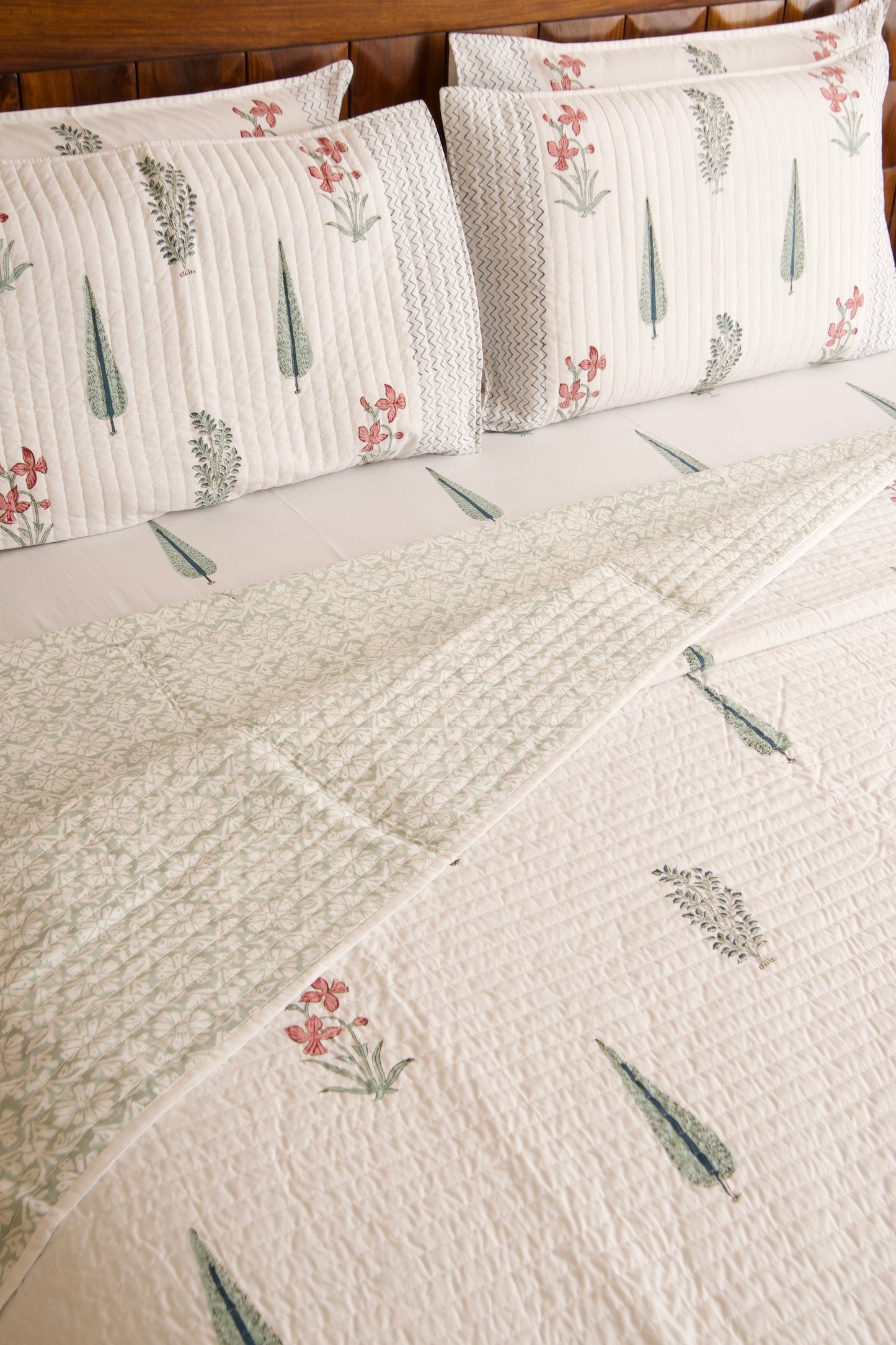 Kaner Bagh Bedsheet & Reversible Bedcover Set