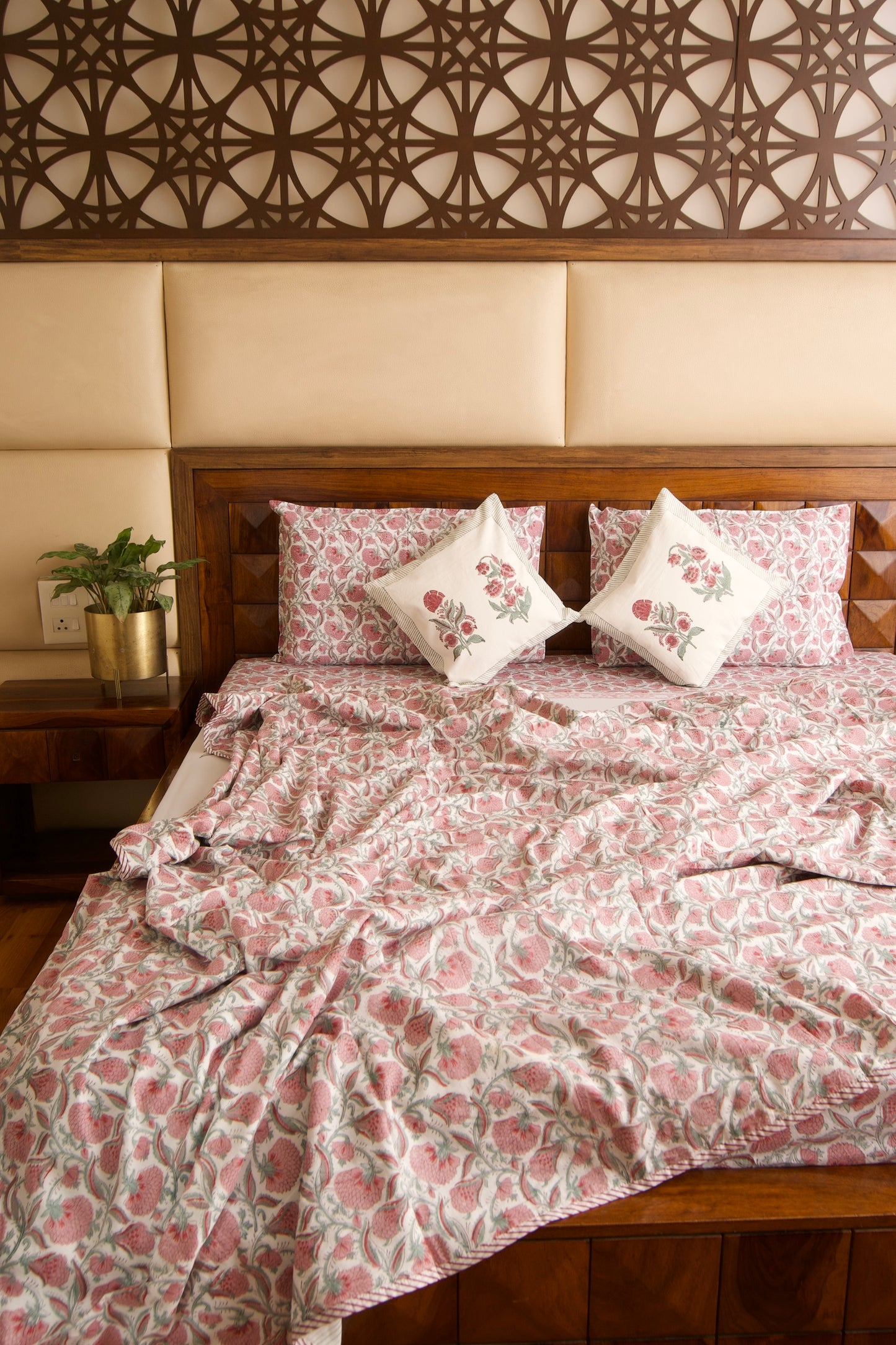 Hibiscus Bedsheet & Dohar Set