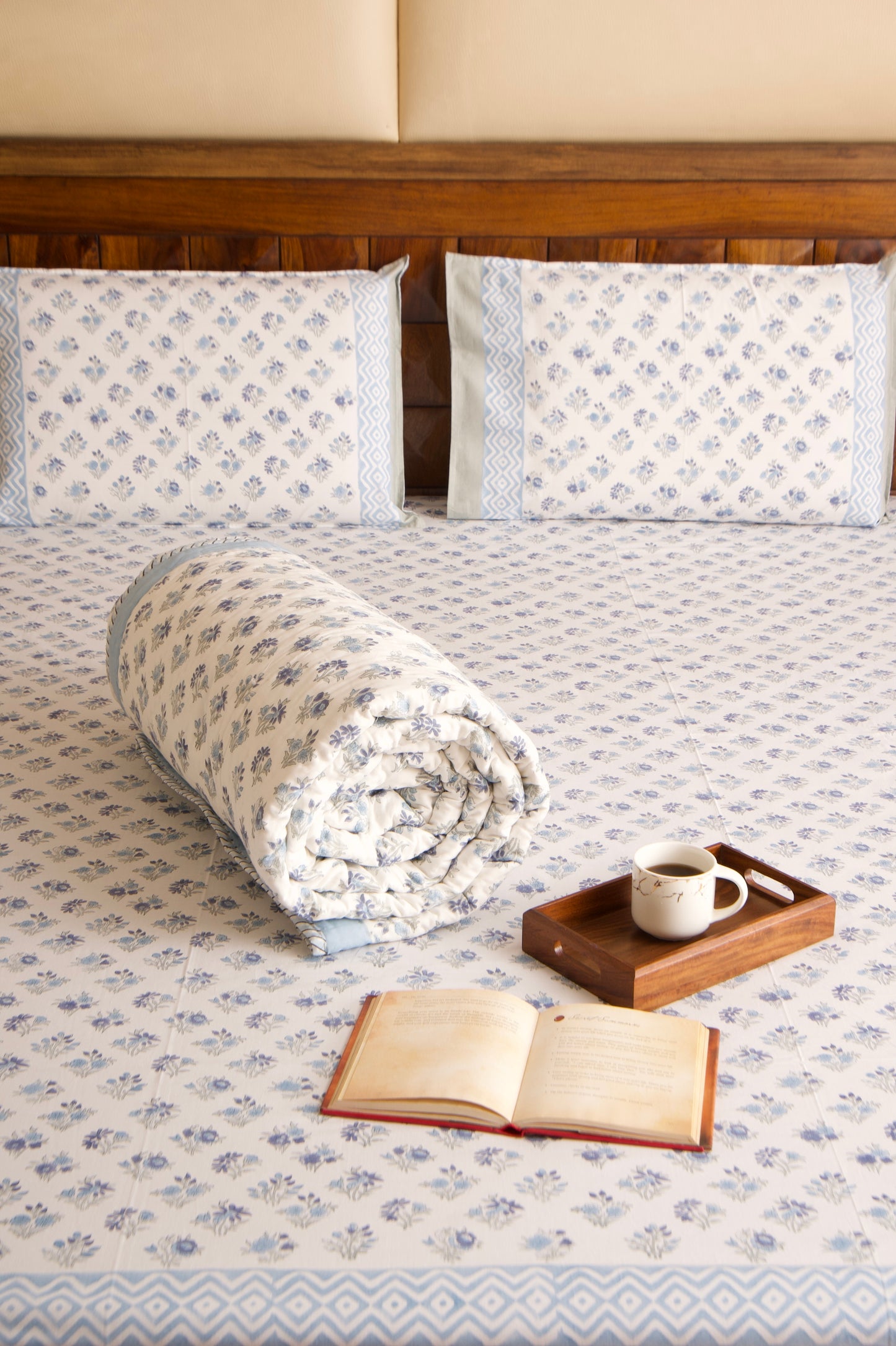 Anokha Chota Buta Bedsheet & Qulit Set
