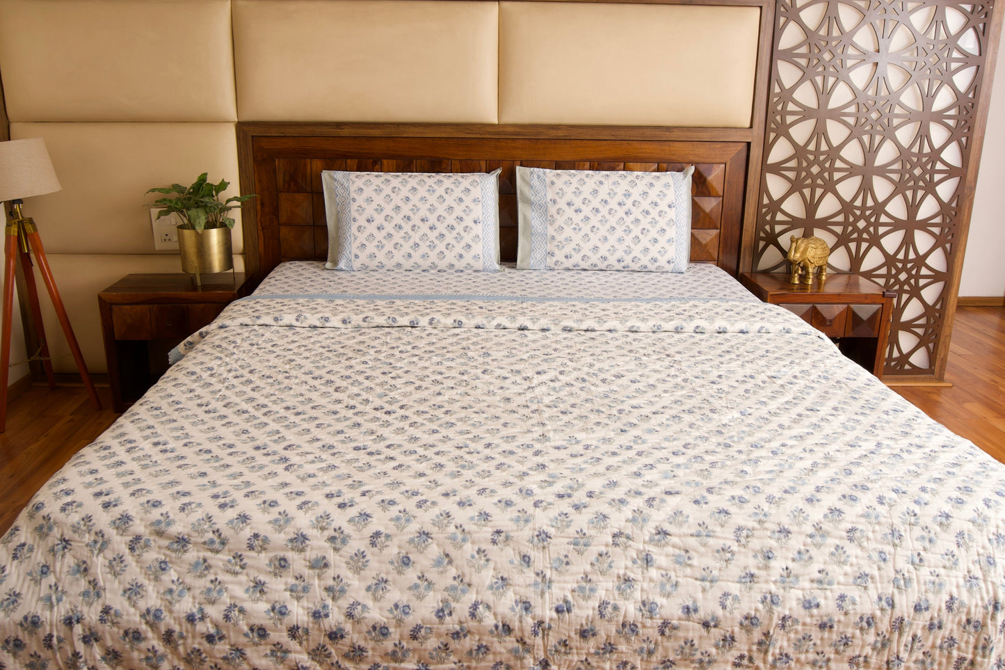 Anokha Chota Buta Bedsheet & Qulit Set