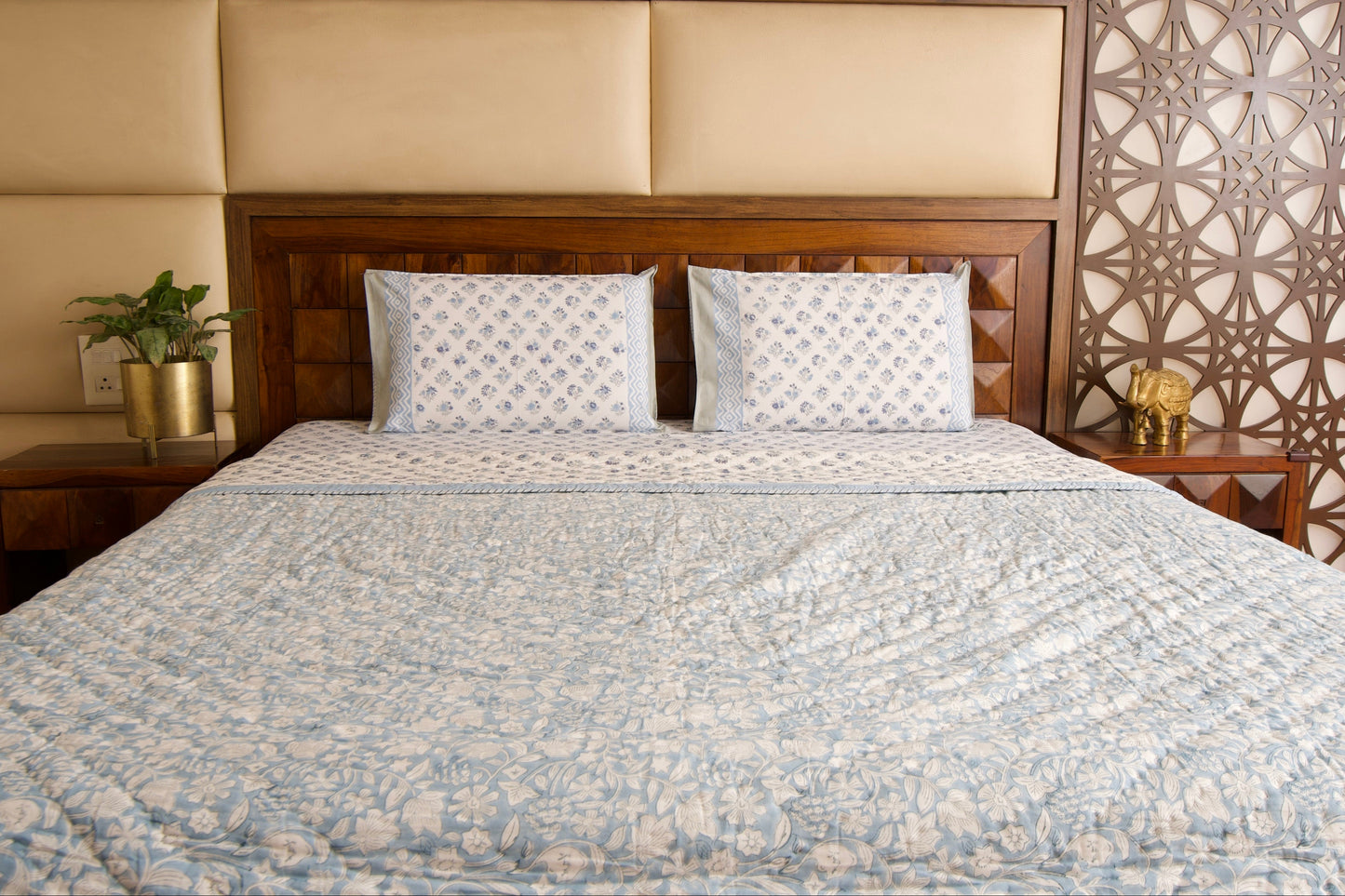 Anokha Chota Buta Bedsheet & Qulit Set