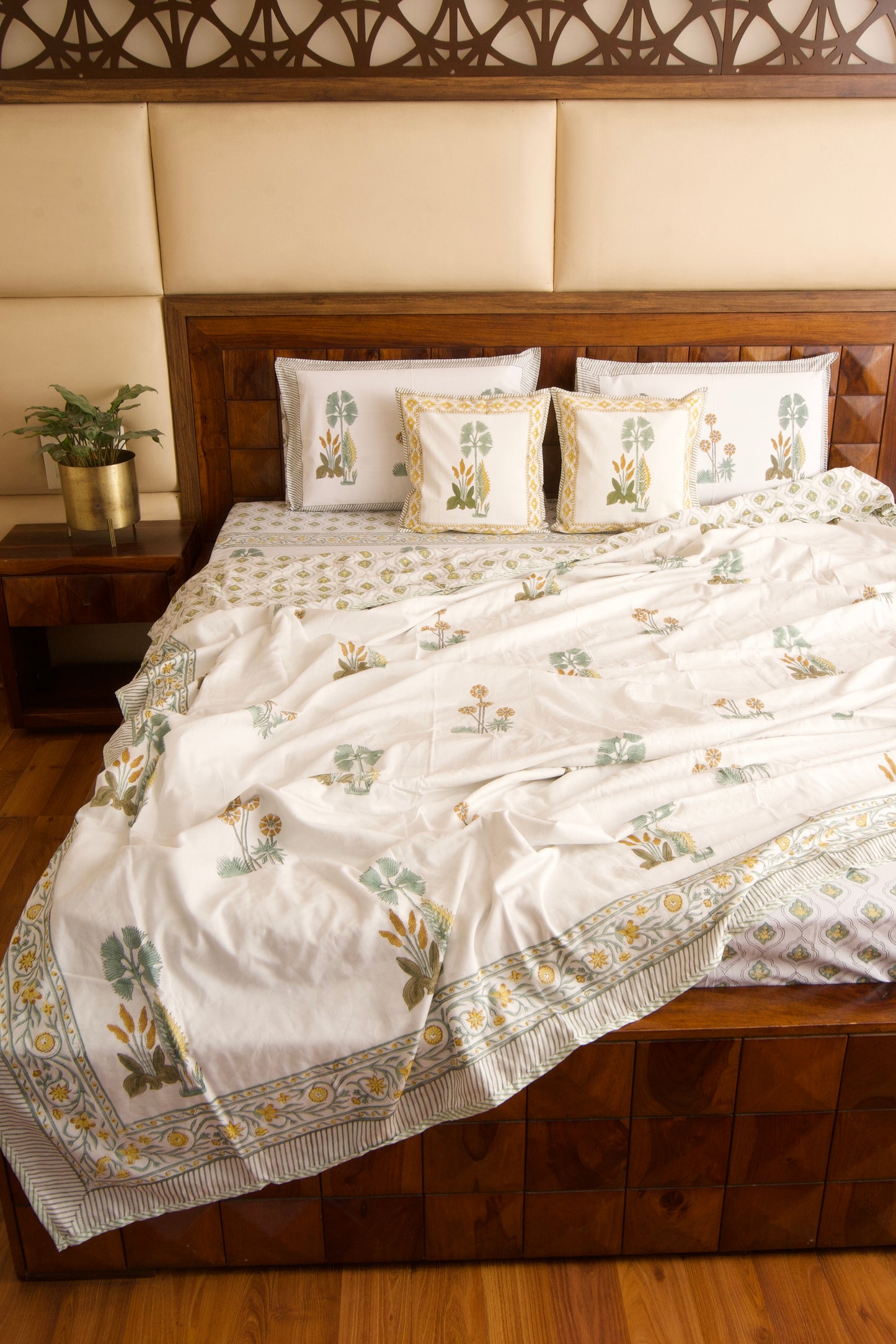Dessert Guldasta Bedsheet & Dohar Set