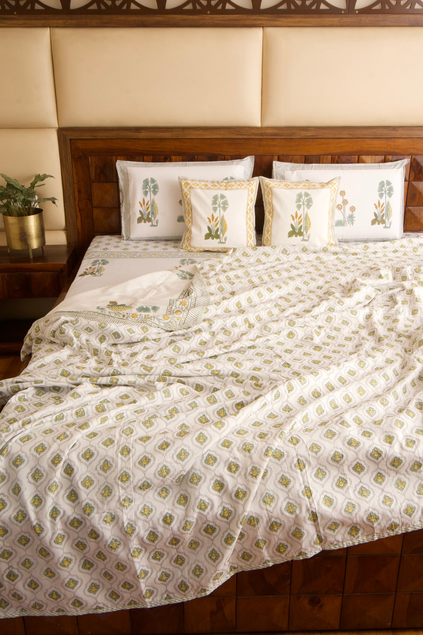 Dessert Guldasta Bedsheet & Dohar Set