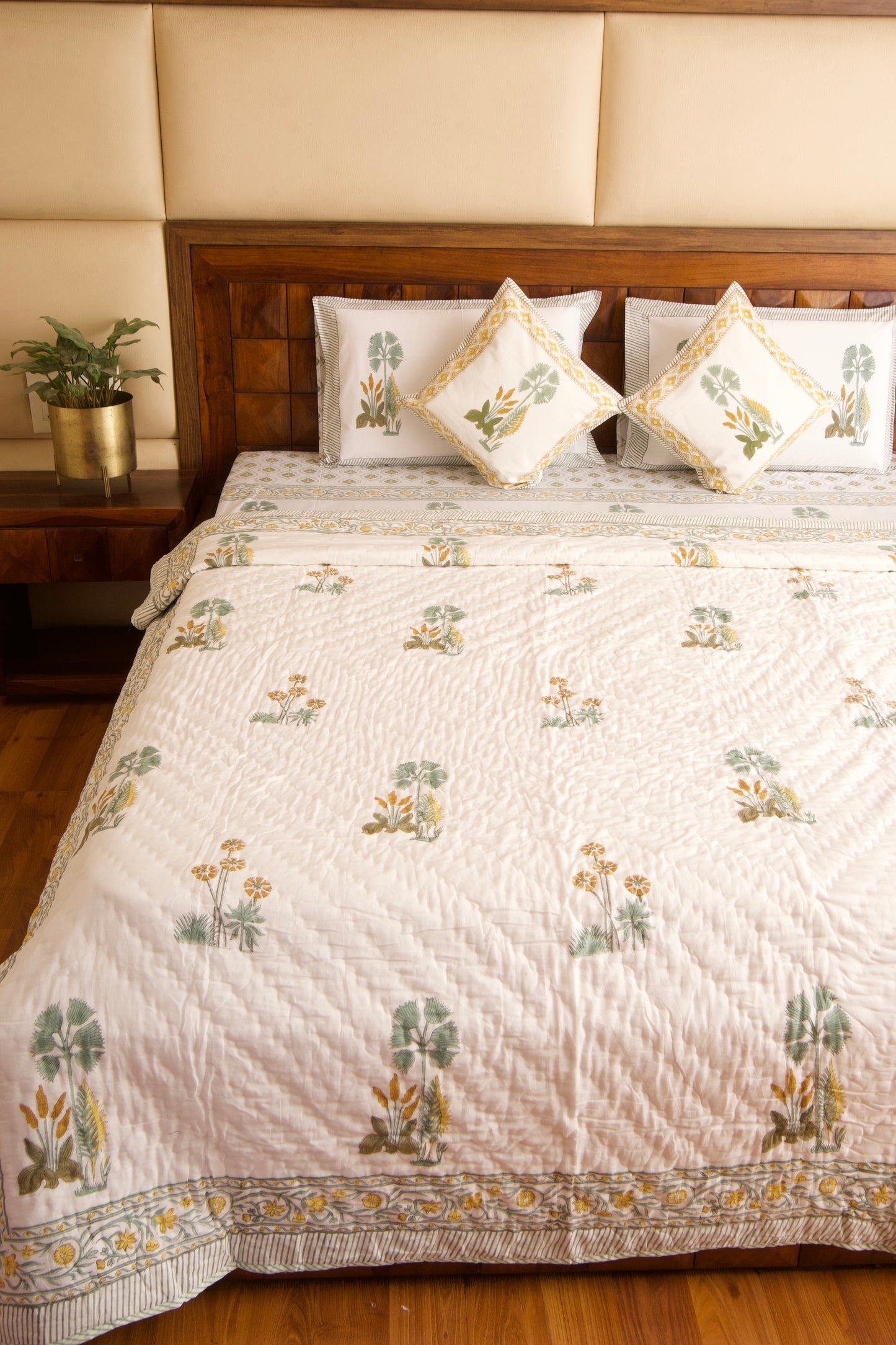 Dessert Guldasta Bedsheet & Quilt Set