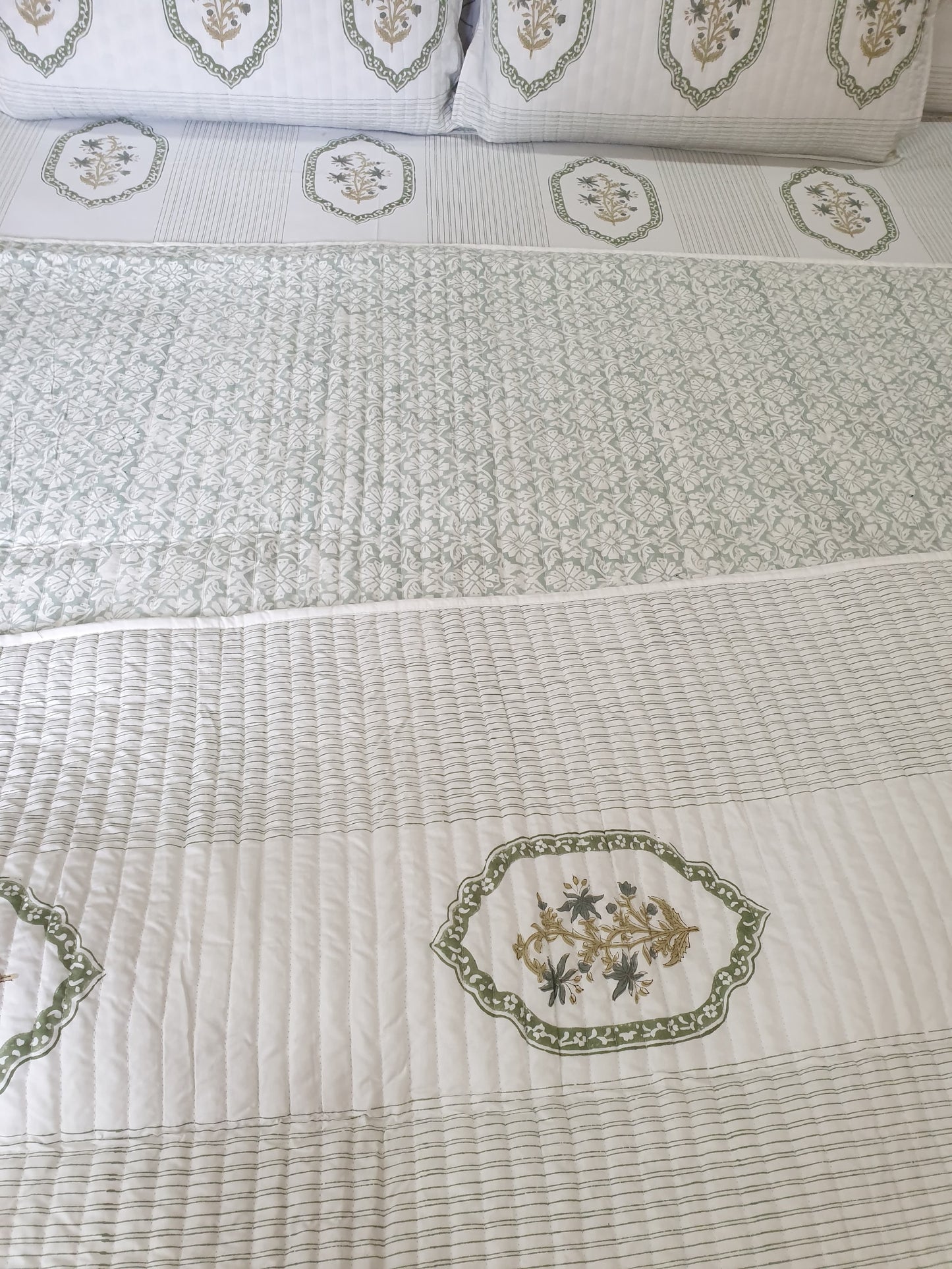 Green Jasmine Mirror Bedsheet & Bedcover Set
