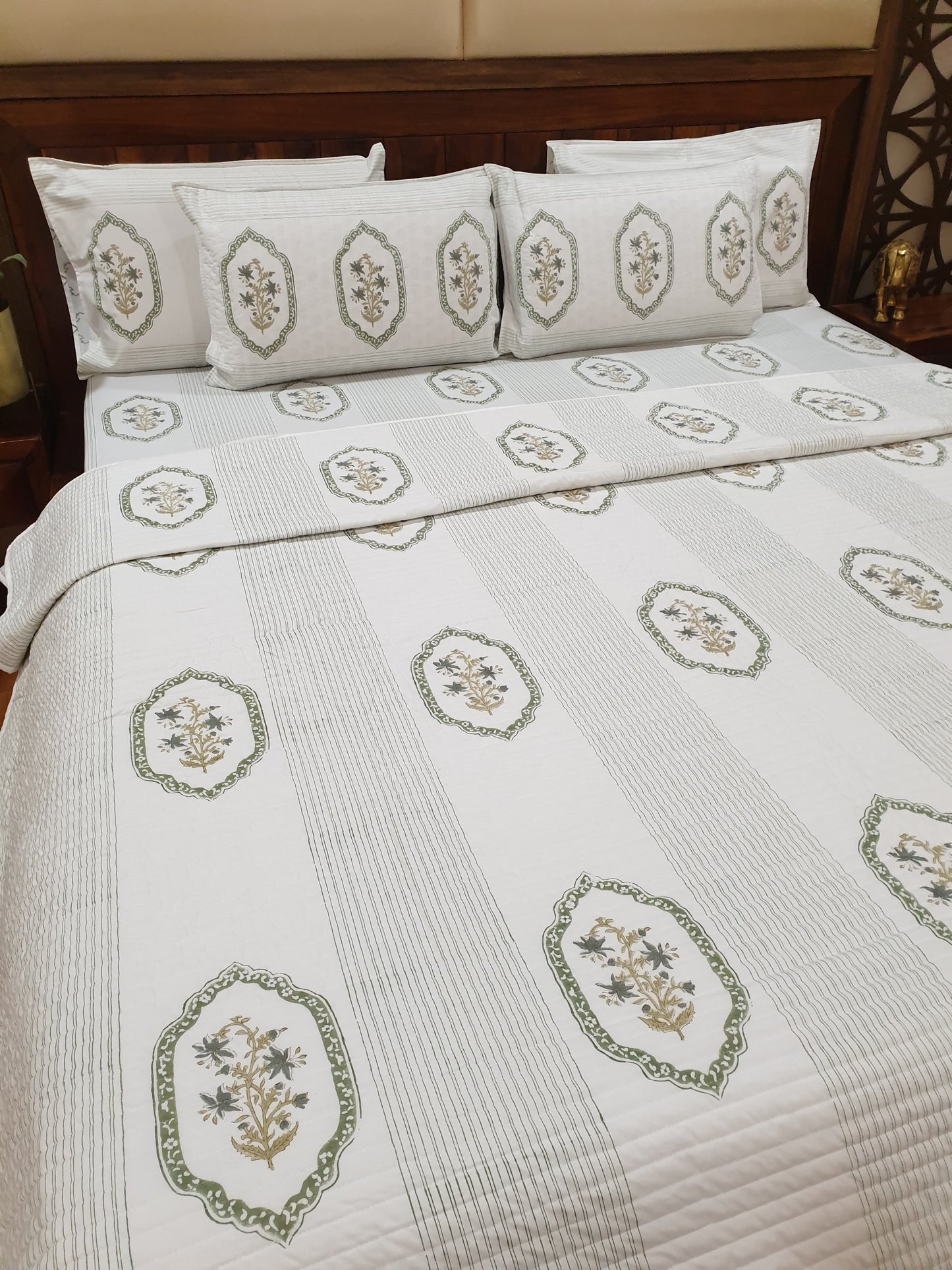 Green Jasmine Mirror Bedsheet & Bedcover Set