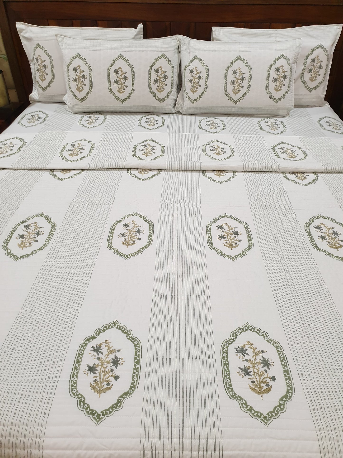 Green Jasmine Mirror Bedsheet & Bedcover Set