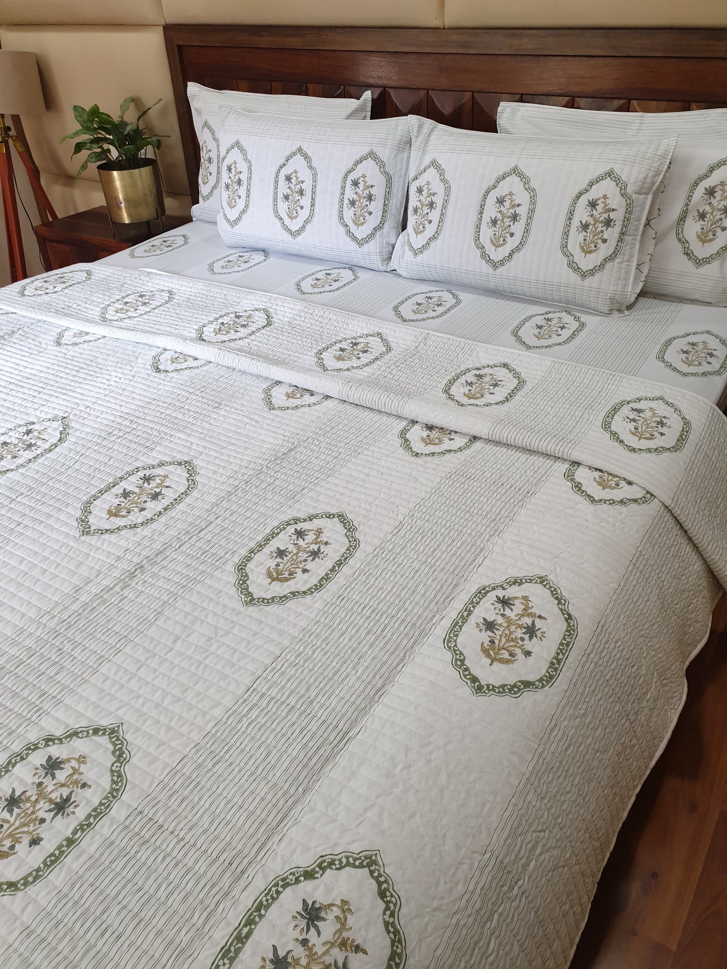 Green Jasmine Mirror Bedsheet & Bedcover Set