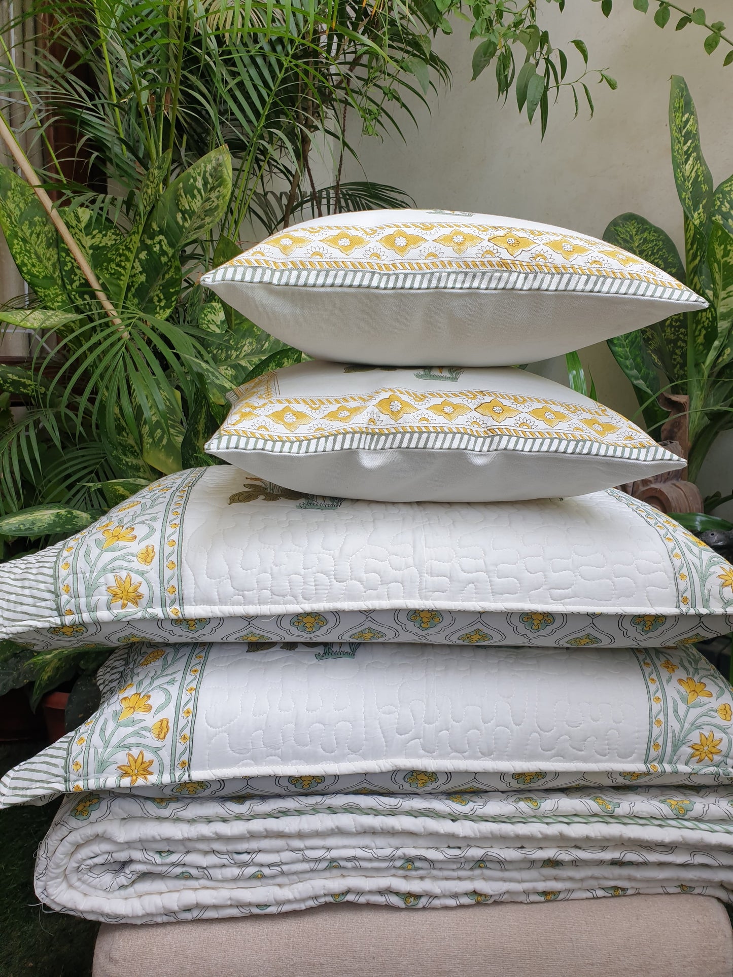 Dessert Guldasta Cushion Cover