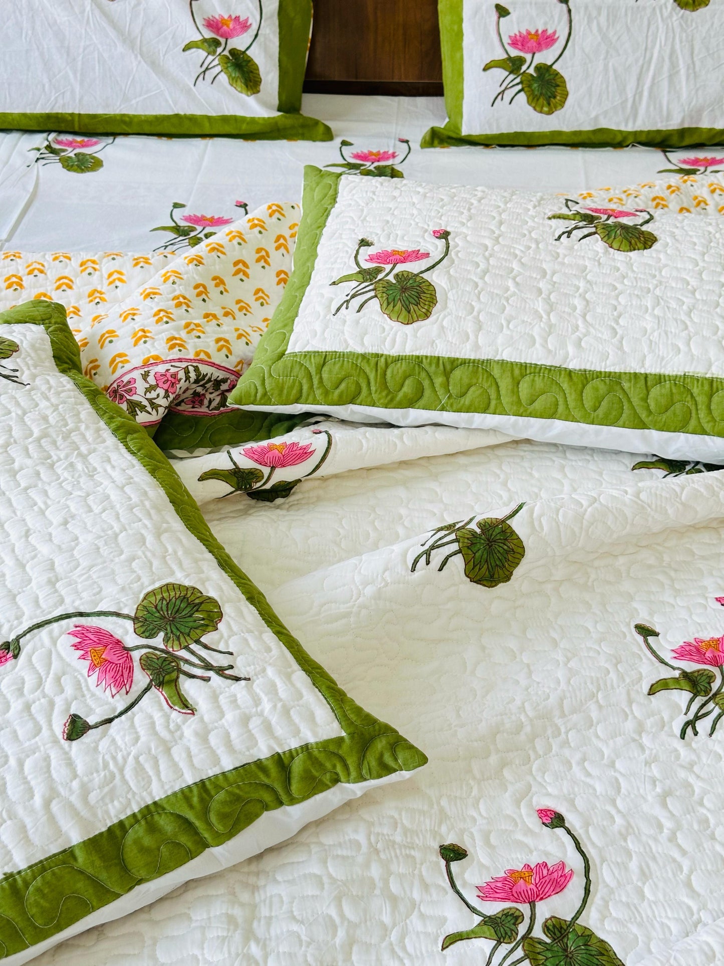 Kamal Ras Bedsheet & Bedcover Set