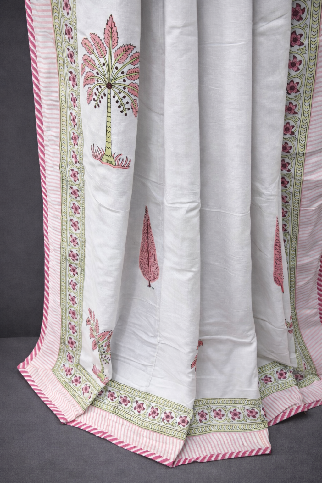 Gulaab Khajurii Bedsheet & Dohar Set