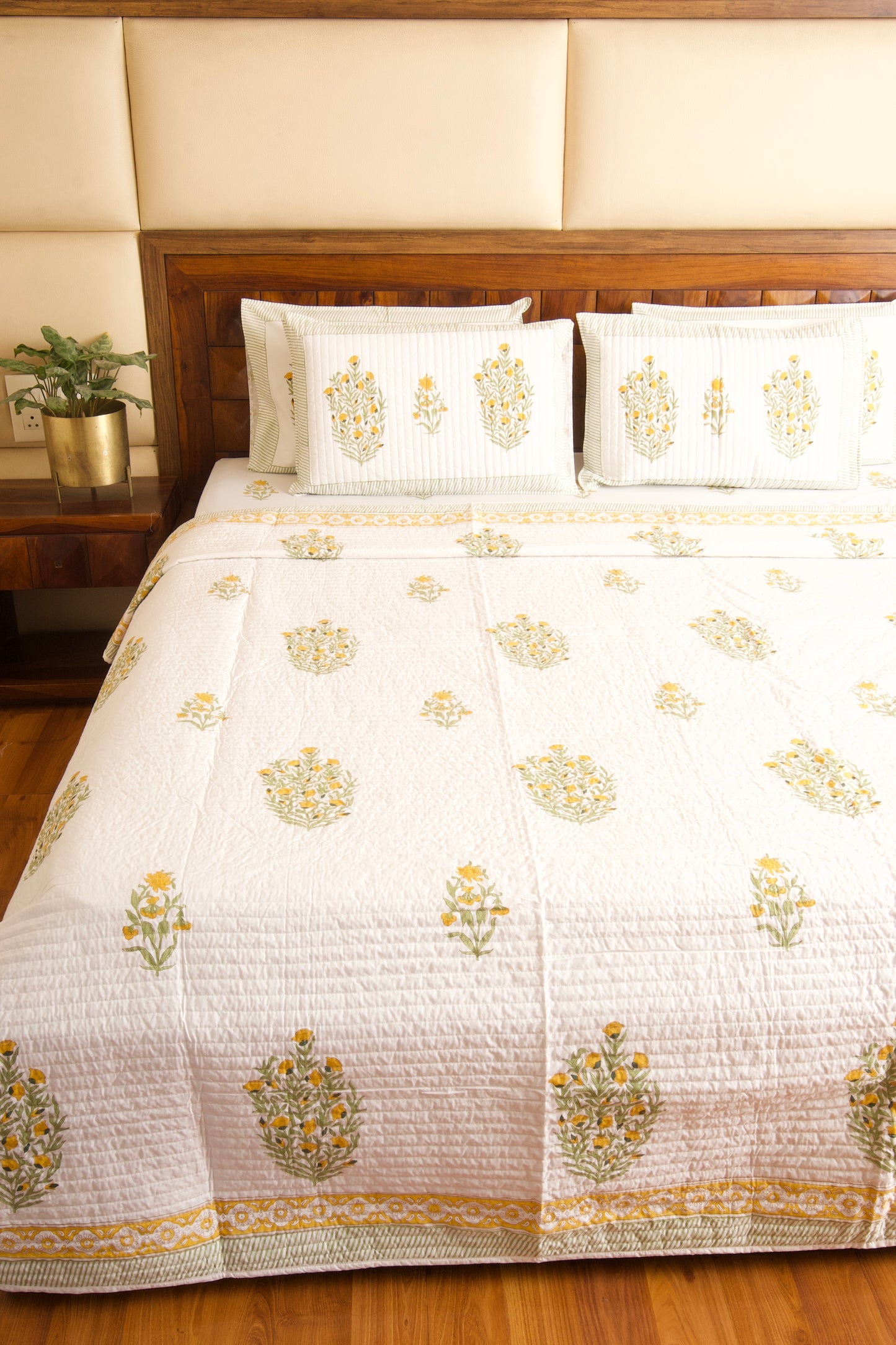Peeli Peeli Sarson Phule Bedsheet & Reversible Bedcover Set- King