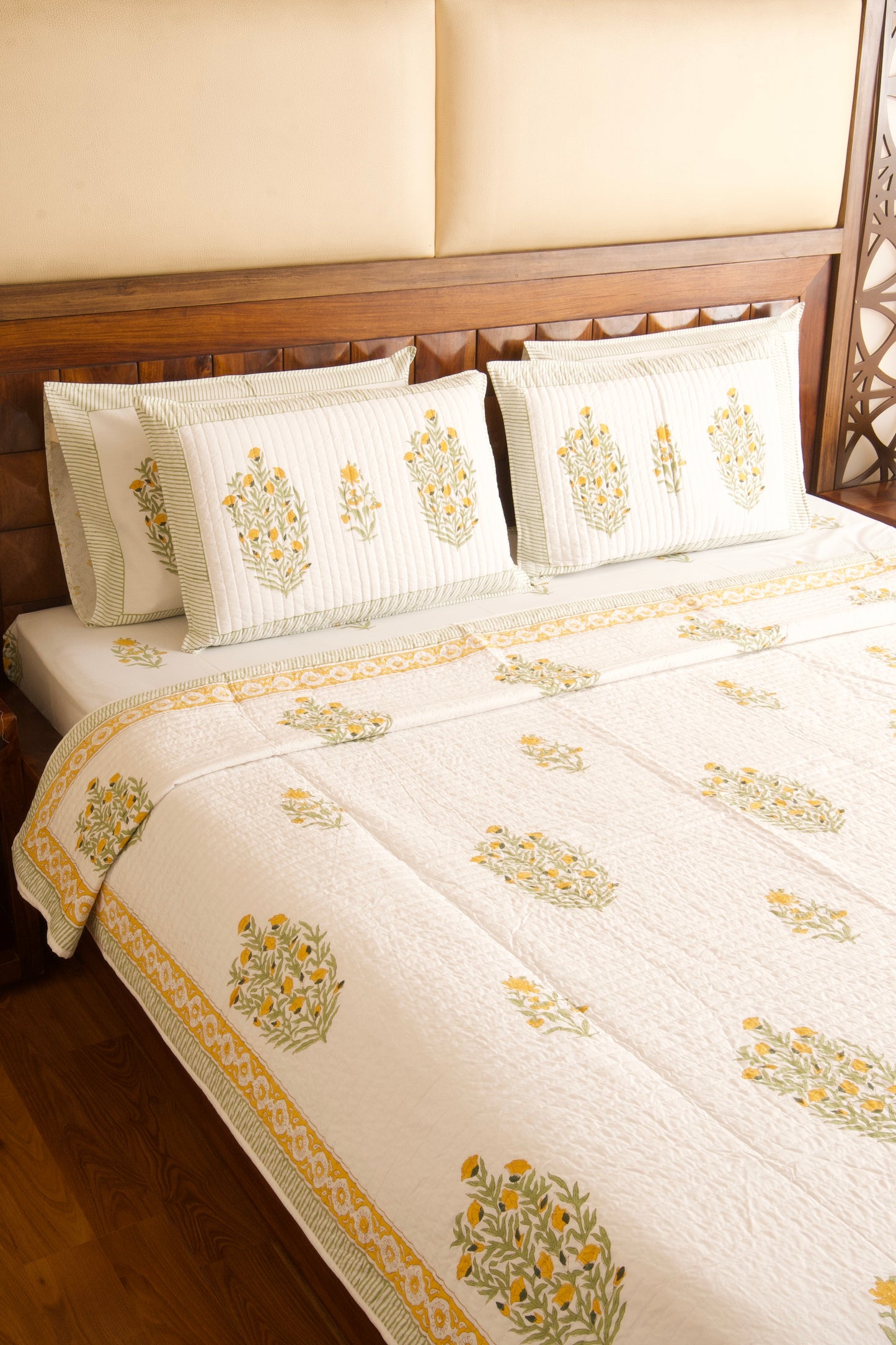 Peeli Peeli Sarson Phule Bedsheet & Reversible Bedcover Set- King