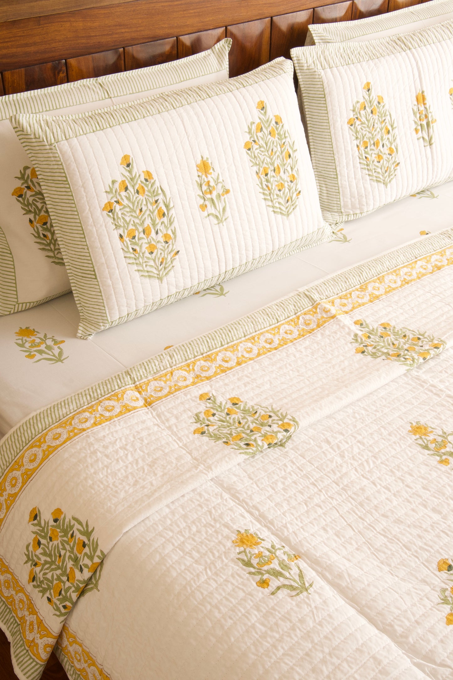 Peeli Peeli Sarson Phule Bedsheet & Reversible Bedcover Set- King