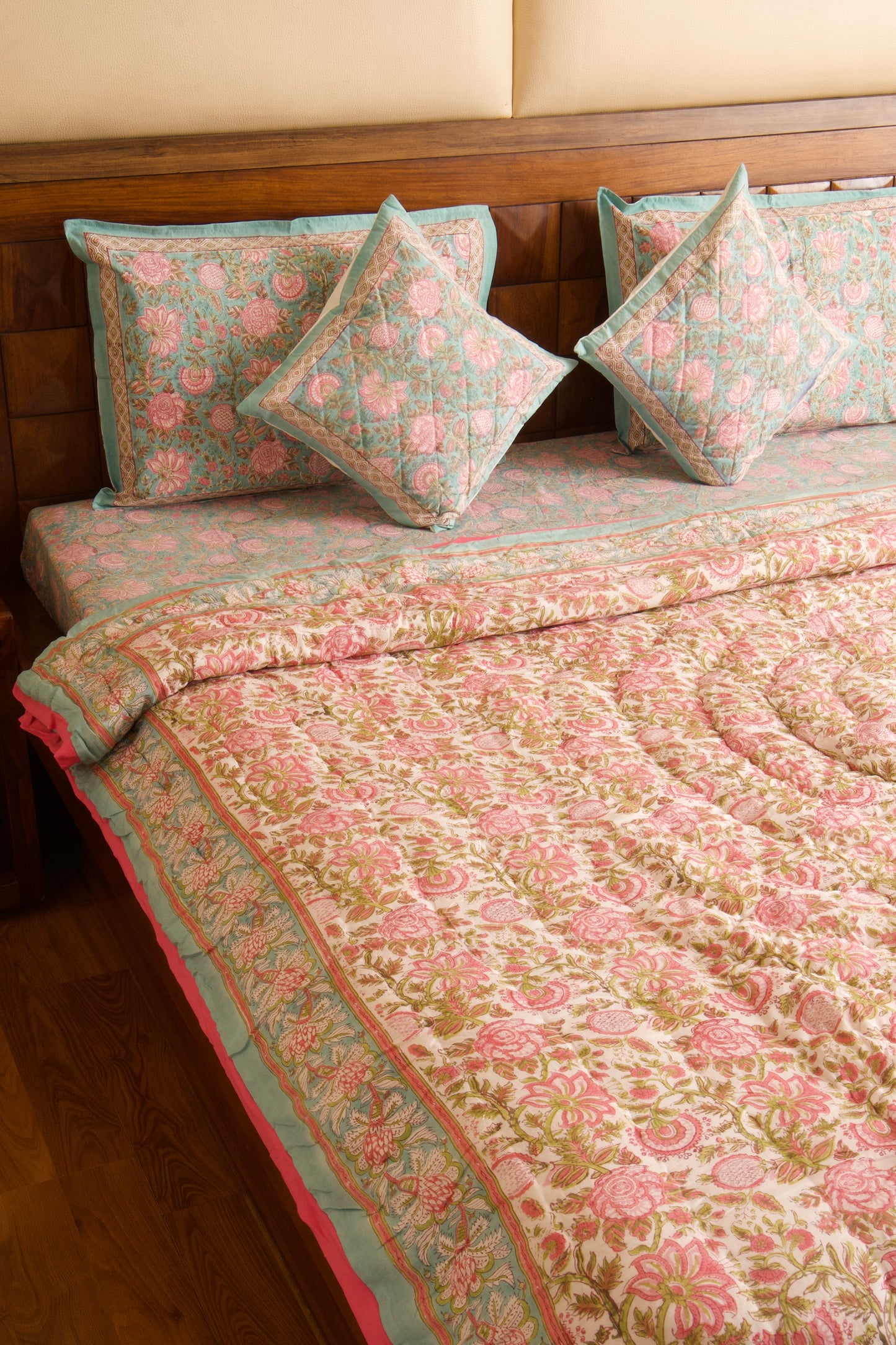 Kaliyon Ka Chaman Reversible Mulmul Cotton Quilt-King Size