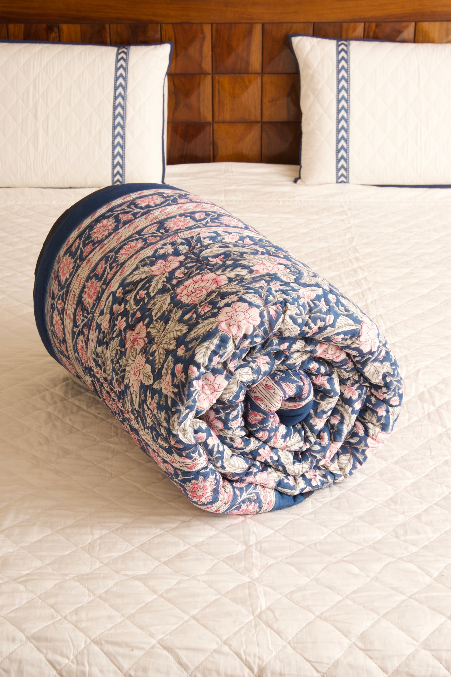 Neel Gulaab Reversible Mulmul Cotton Quilt