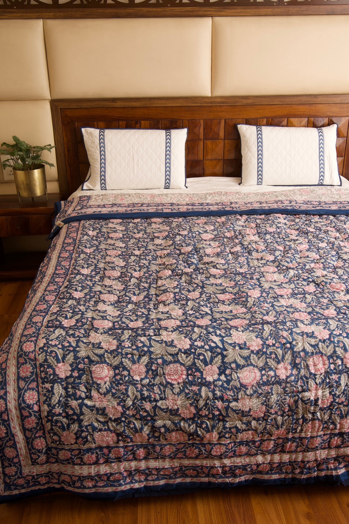 Neel Gulaab Reversible Mulmul Cotton Quilt