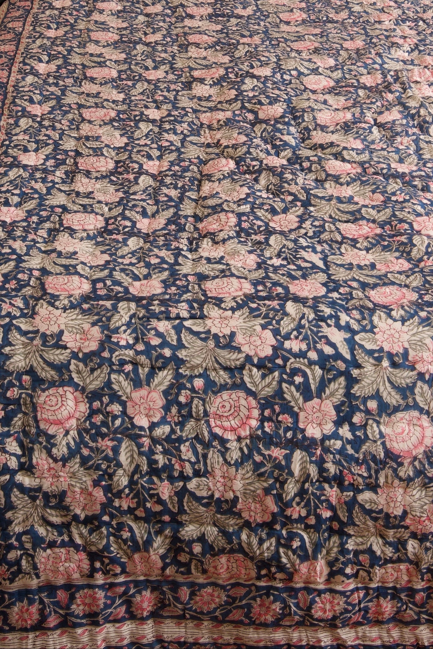 Neel Gulab Bedsheet & Quilt Set