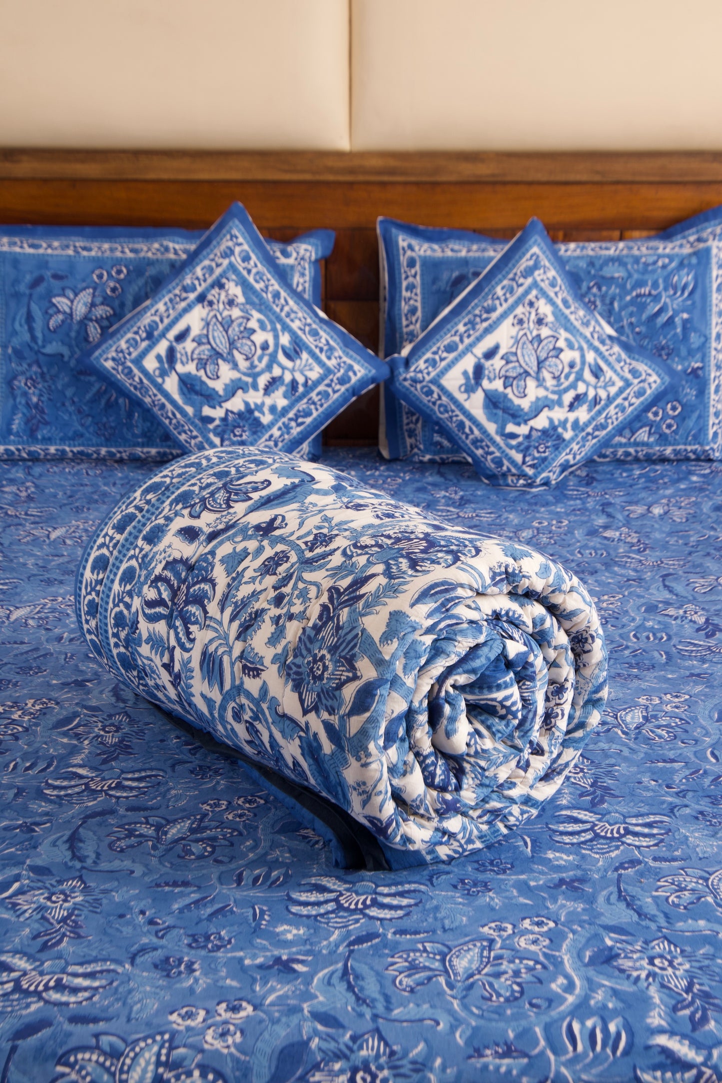 Blue Pottery Bedsheet & Quilt Set
