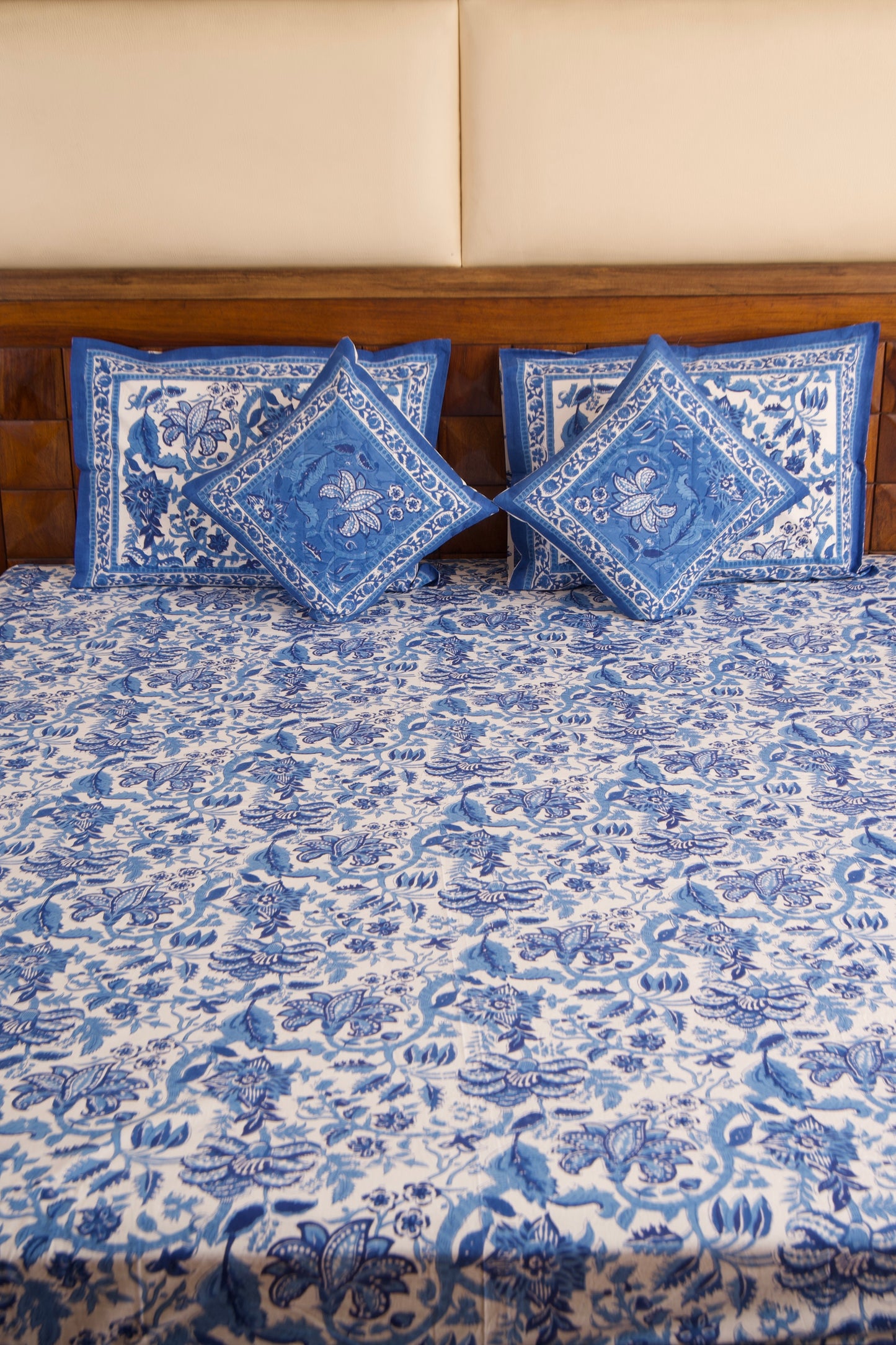 Blue Pottery-White Percale Cotton Bedsheet