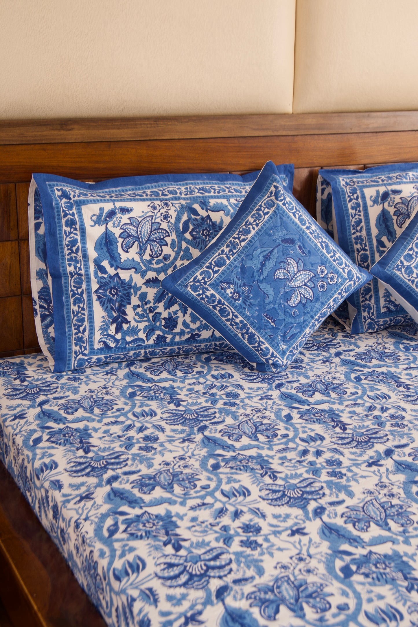 Blue Pottery-White Percale Cotton Bedsheet