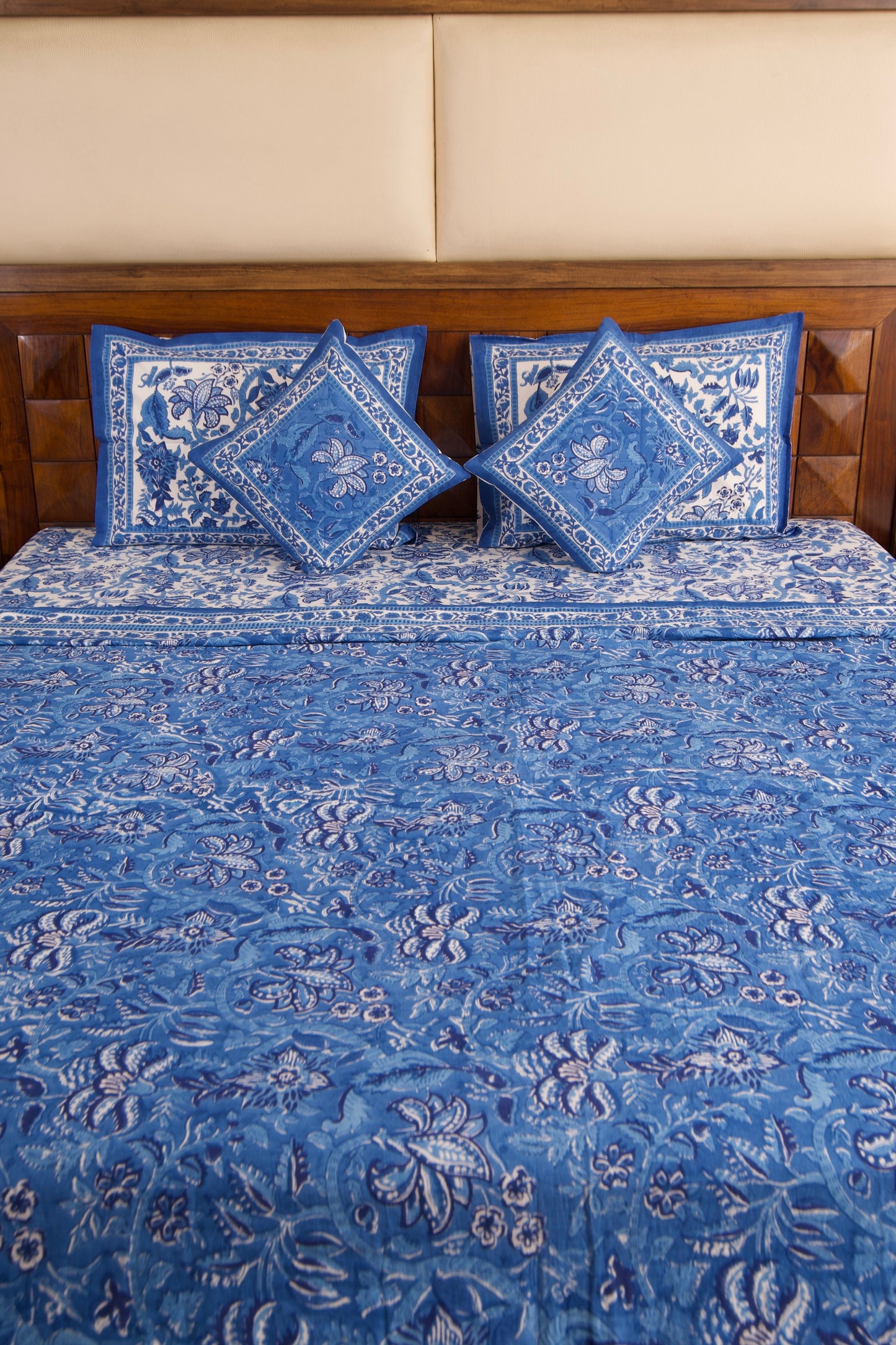 Blue Pottery- White Bedsheet & Dohar Set