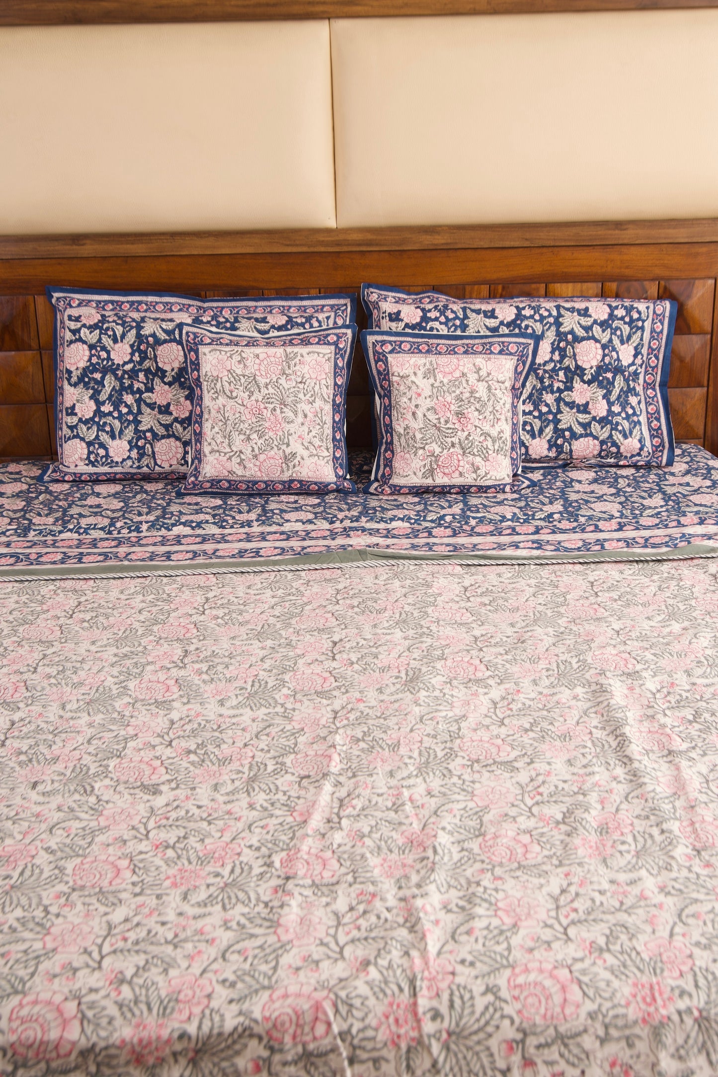 Neel Gulab Bedsheet & Dohar Set