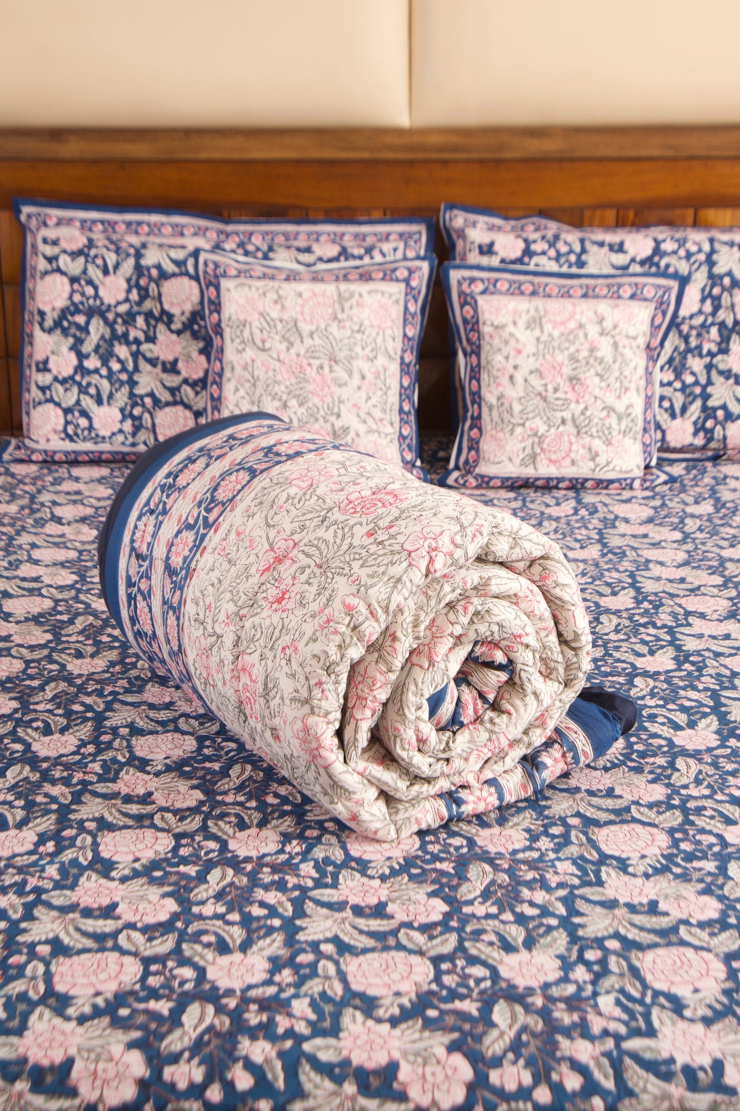 Neel Gulaab Reversible Mulmul Cotton Quilt