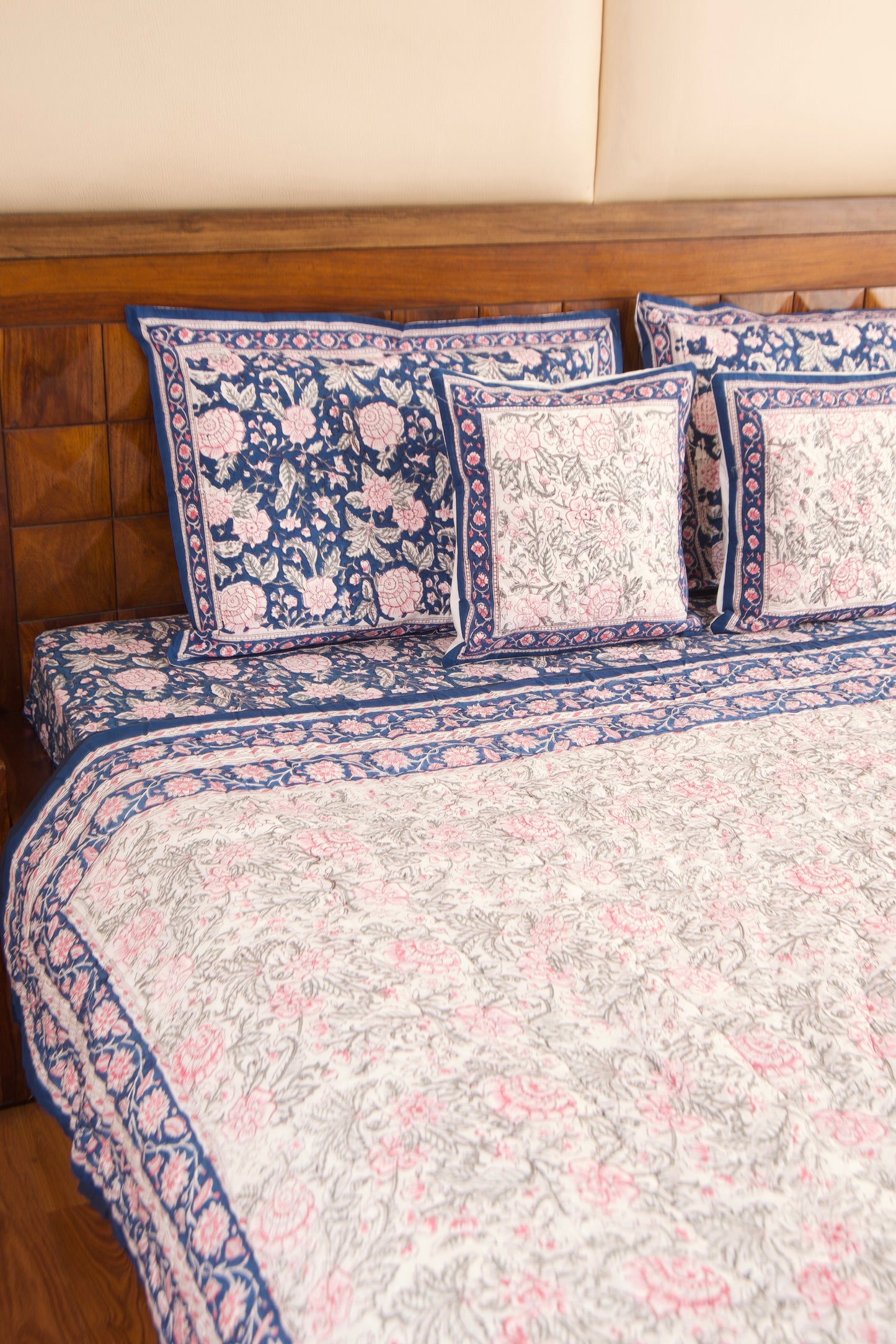 Neel Gulab Bedsheet & Quilt Set