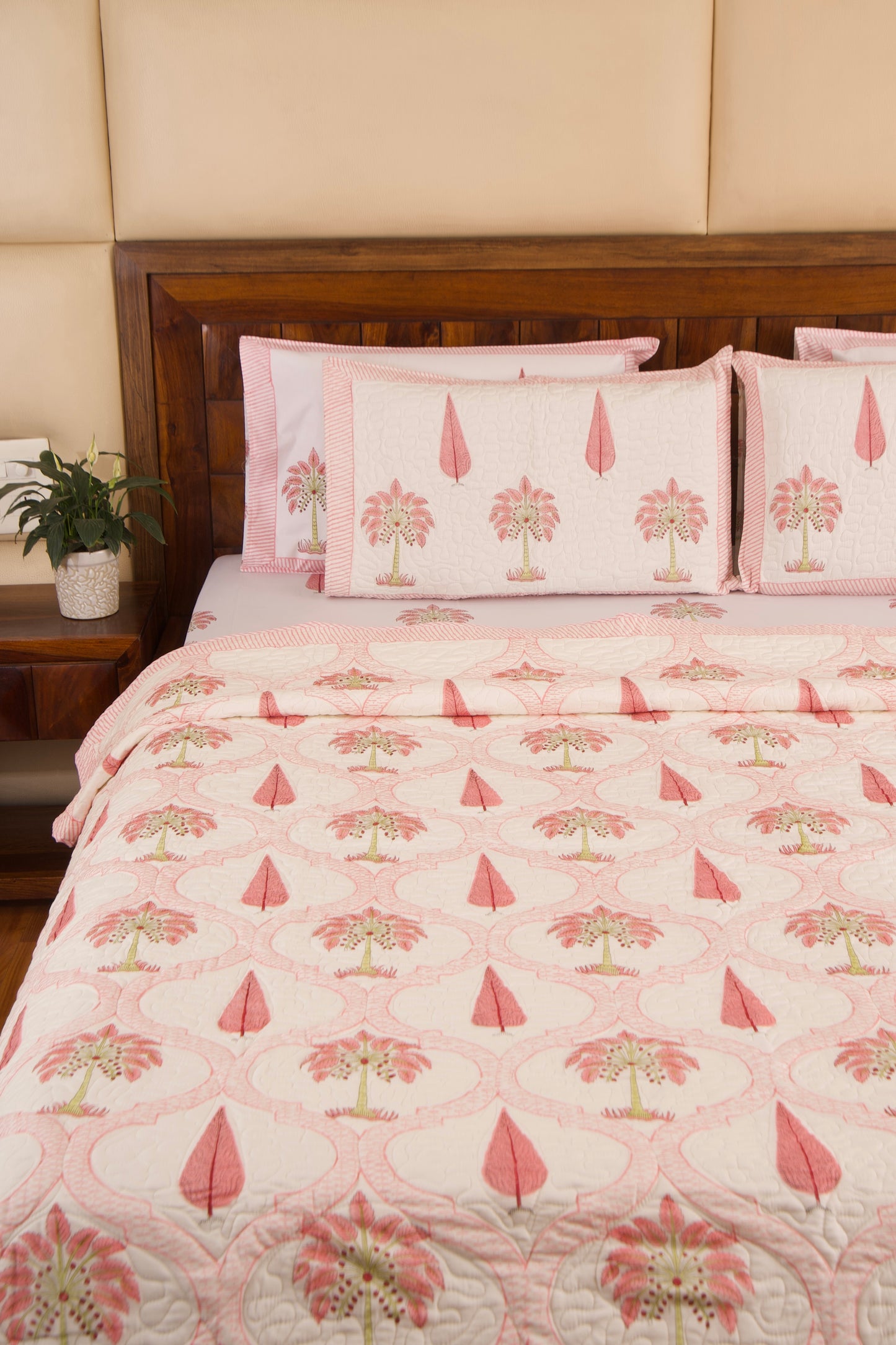 Gulaab Khajuri Bedsheet & Bedcover Set