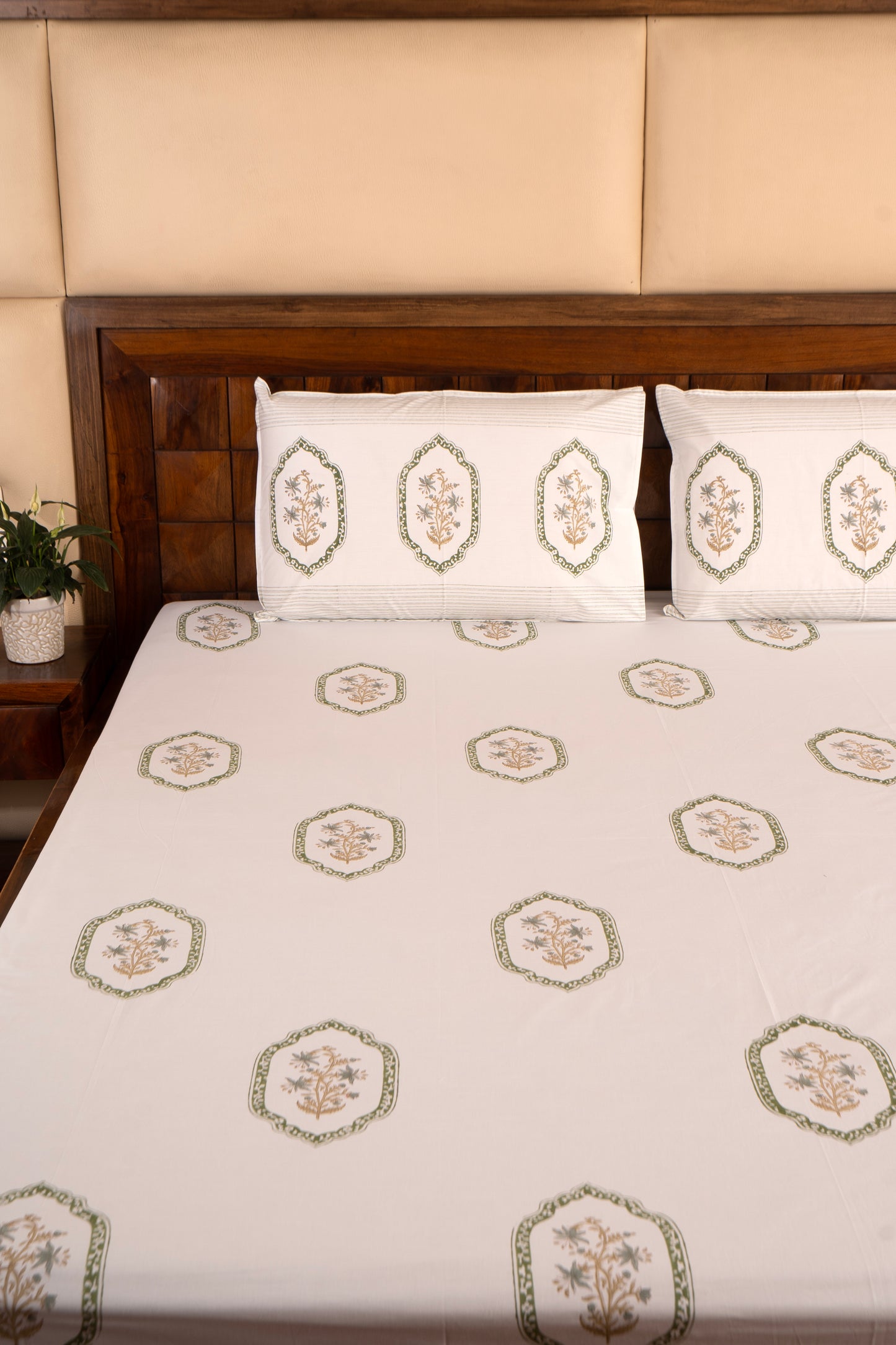 Green Jasmine Mirror- Plain Percale Cotton Bedsheet