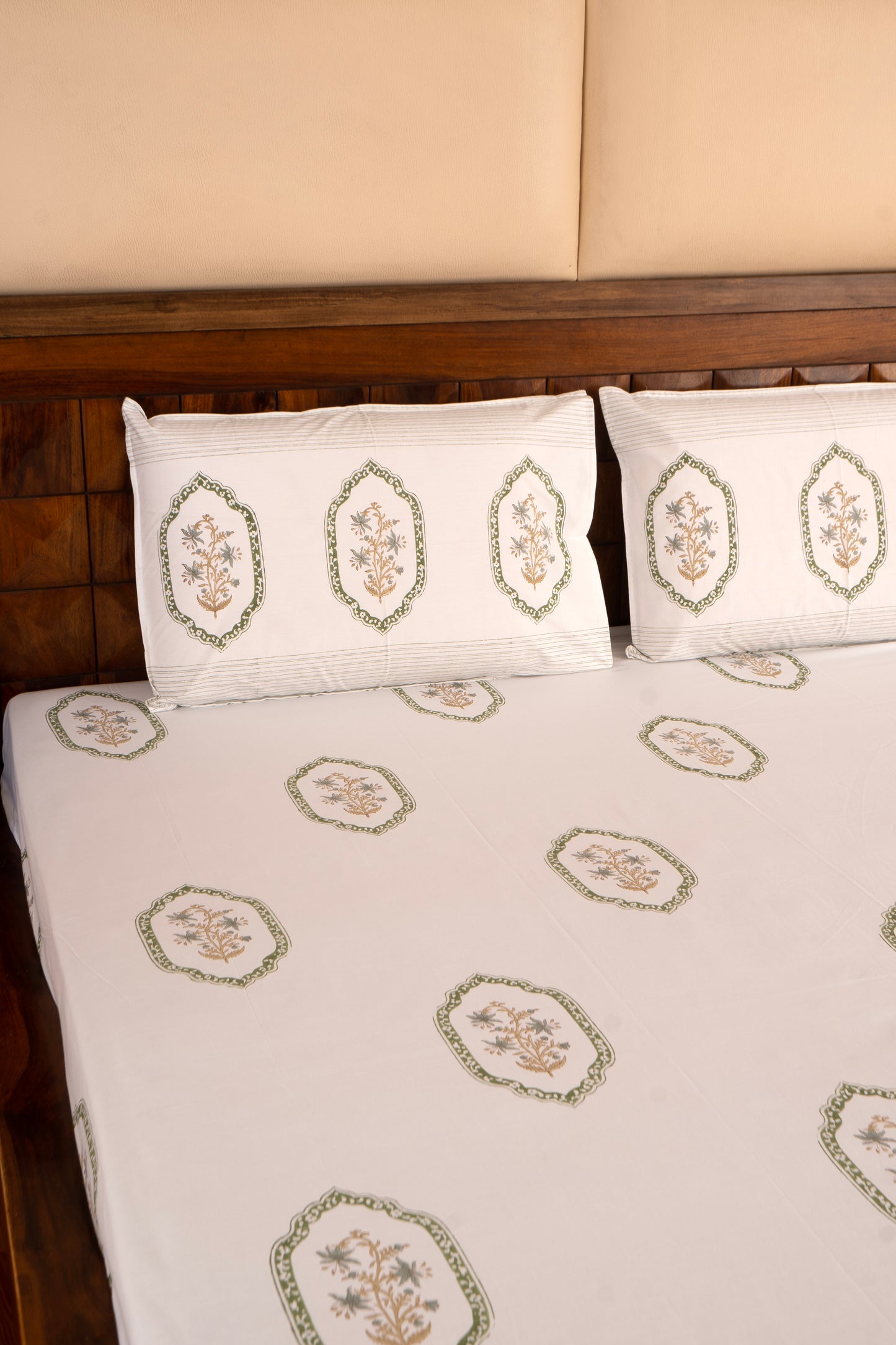 Green Jasmine Mirror- Plain Percale Cotton Bedsheet