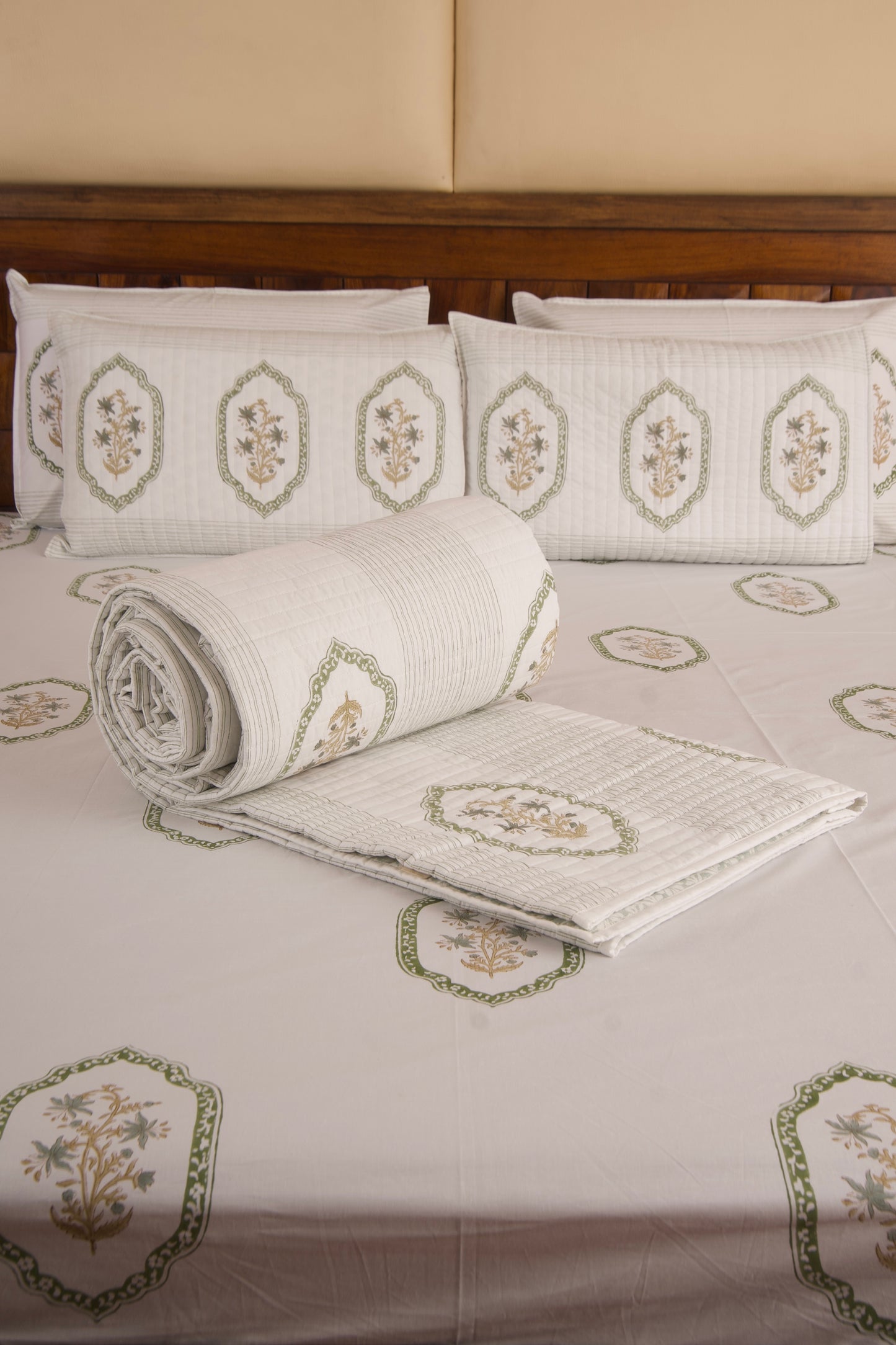 Green Jasmine Mirror Bedsheet & Bedcover Set