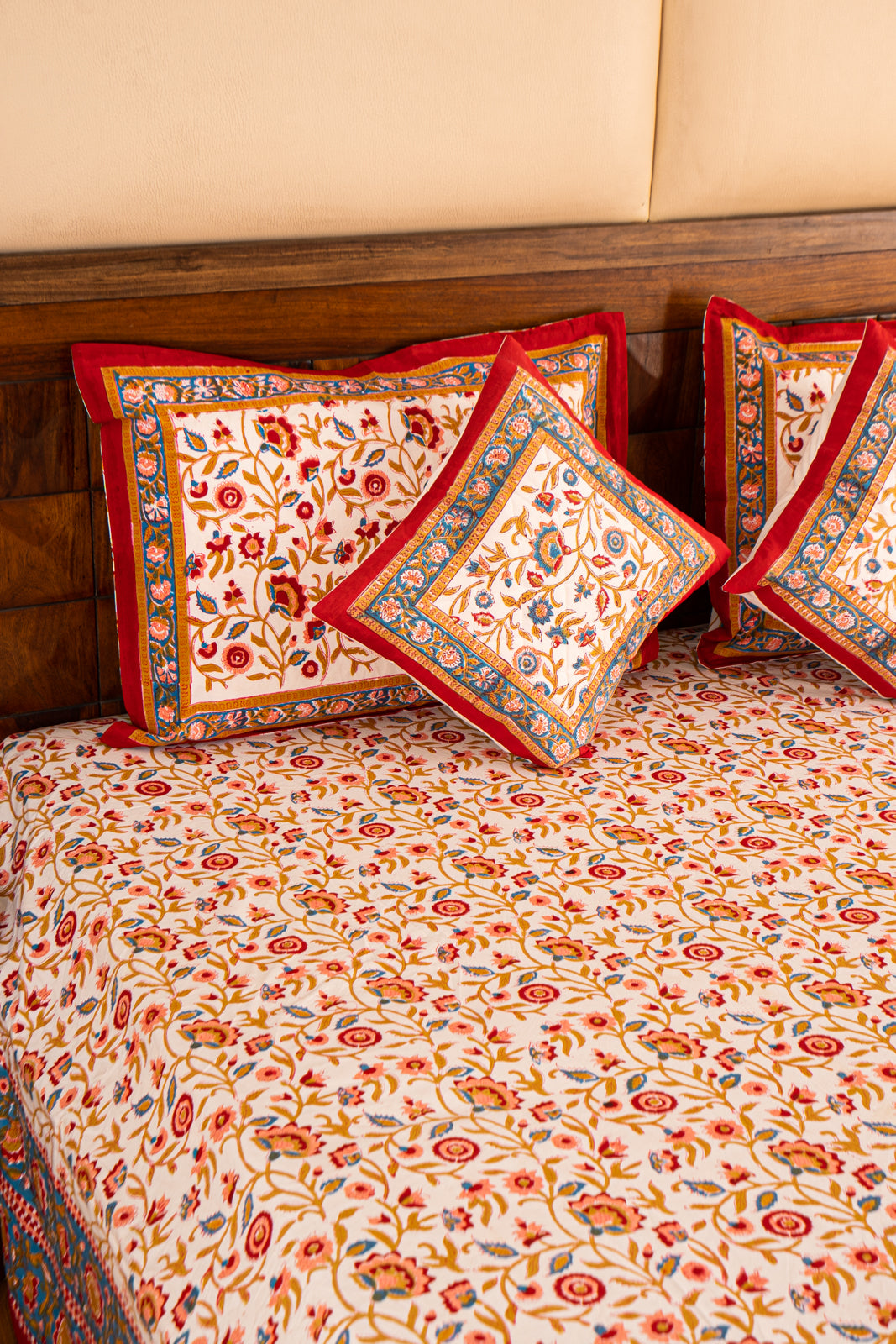 Shalimar-White Bedsheet & Dohar Set
