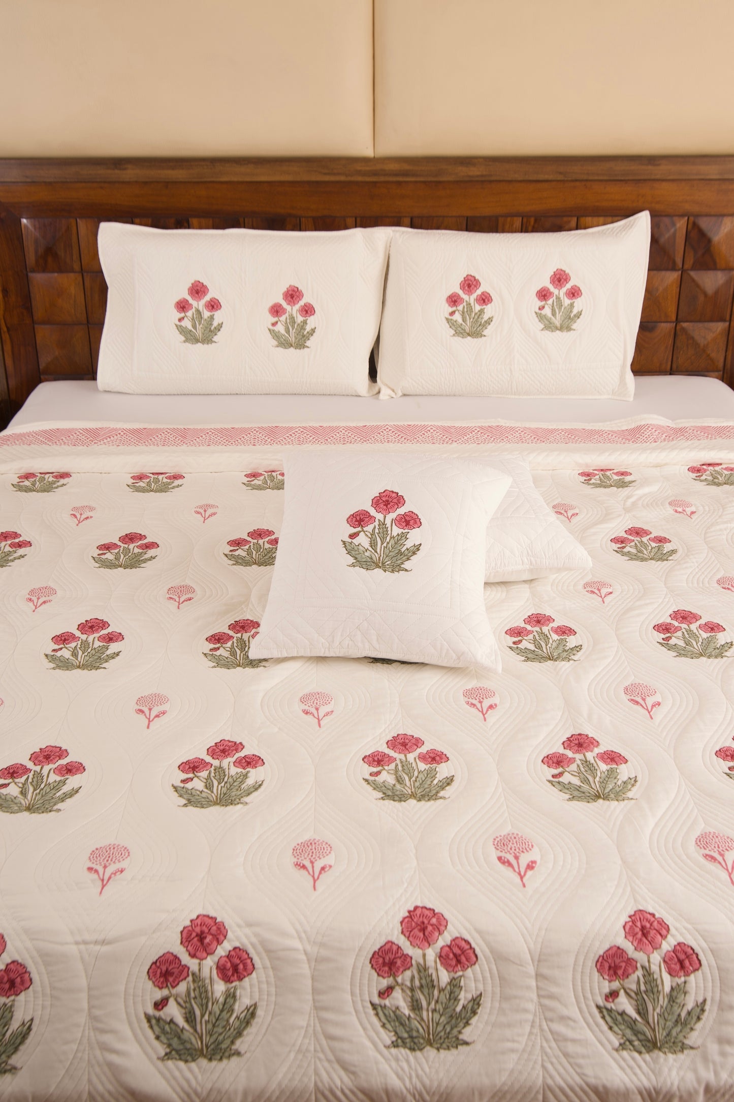 Gulaabi Pankhuri Persian Quilted Luxury Bedcover- California King