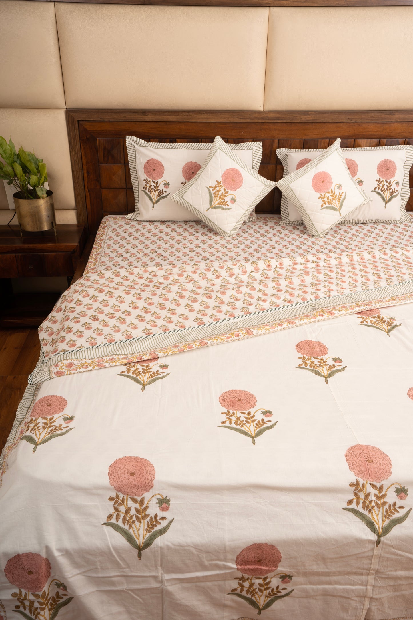 Pink Marigold Chota Phool Bedsheet & Dohar Set