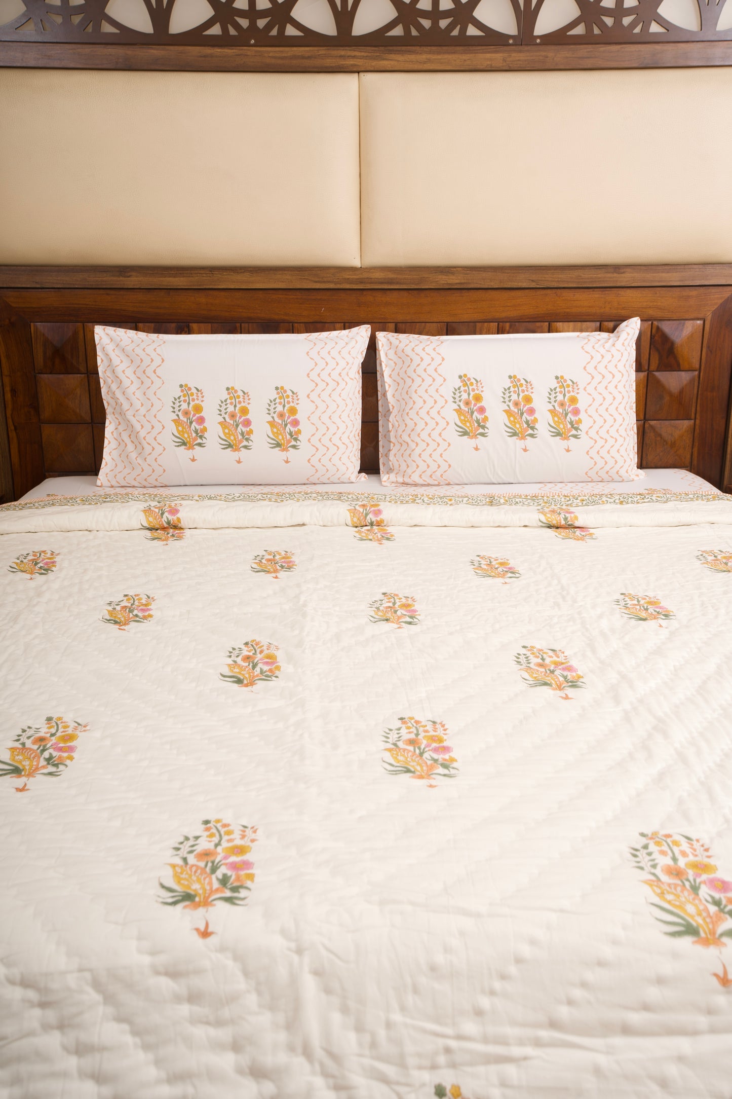 Guldasta Bedsheet & Quilt Set