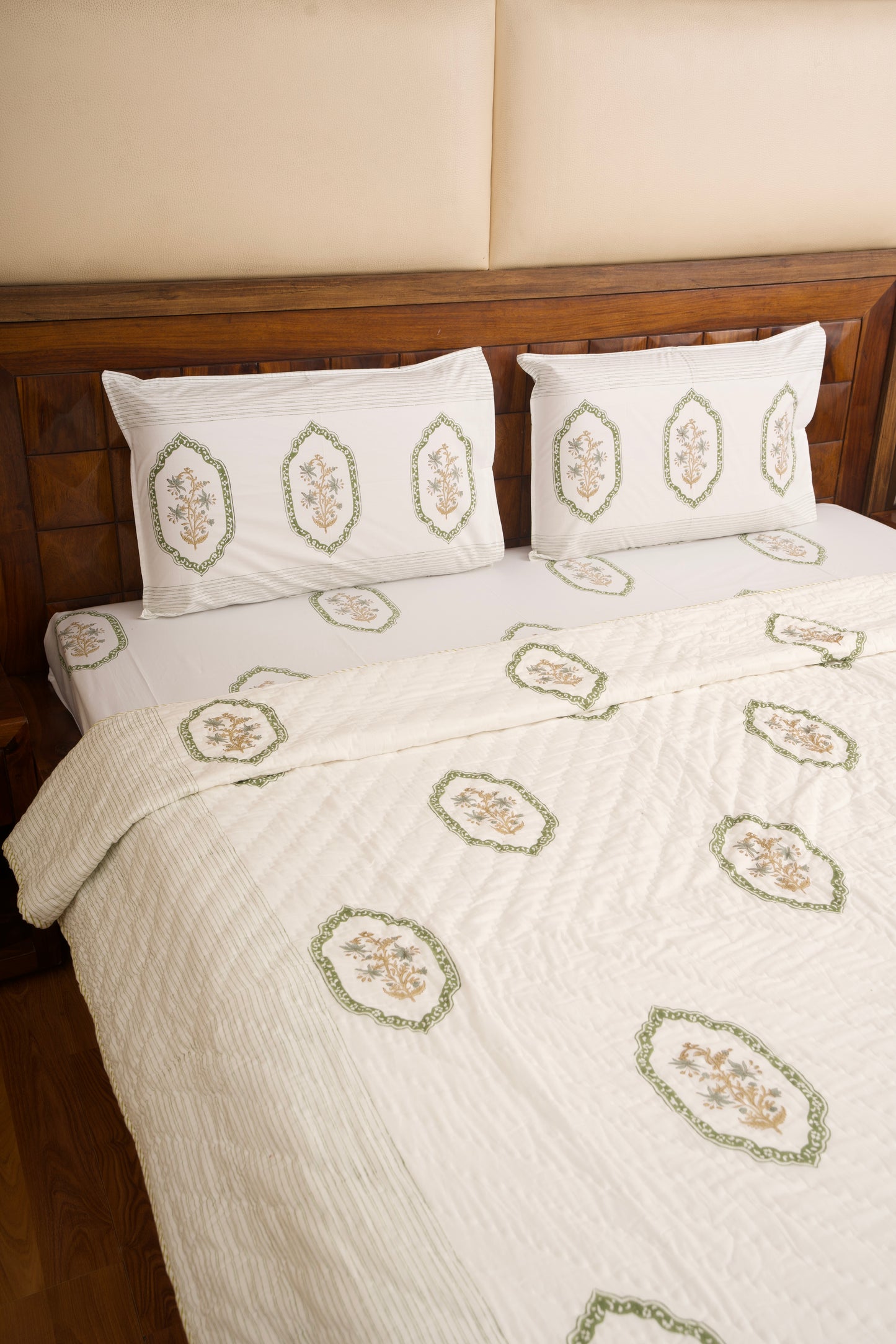 Guldasta Reversible Mulmul Cotton Quilt-King Size