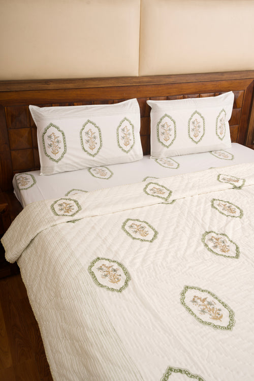 Green jasmine Mirror Bedsheet & Quilt Set