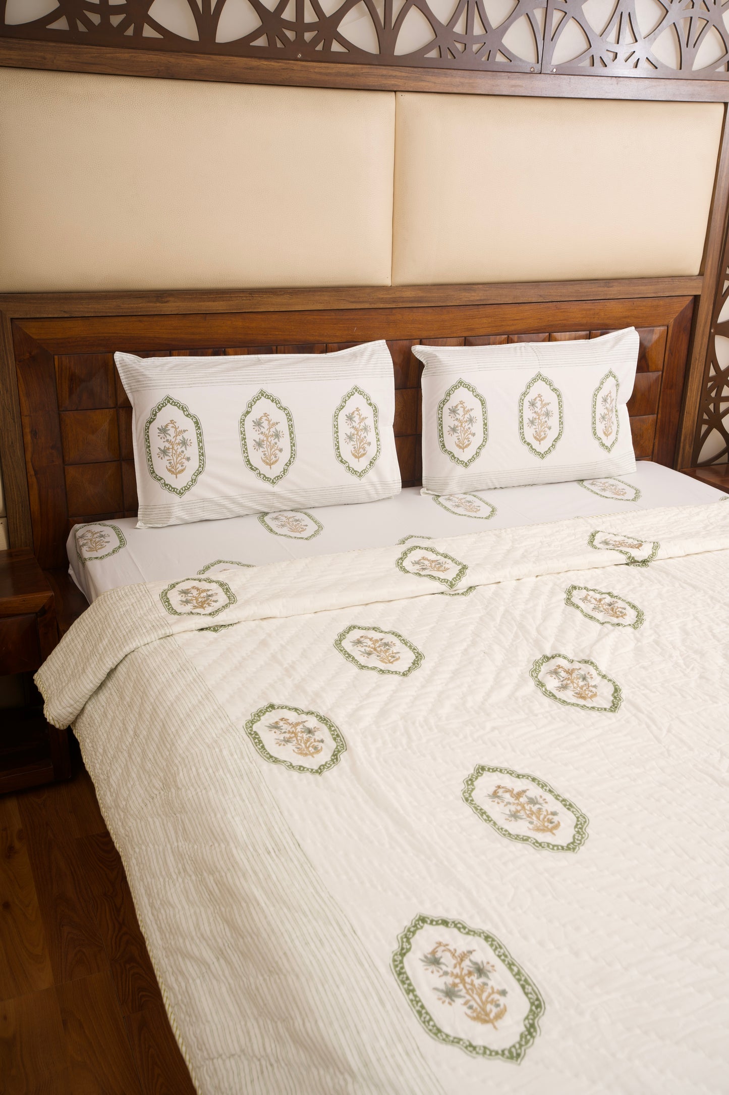 Guldasta Reversible Mulmul Cotton Quilt-King Size