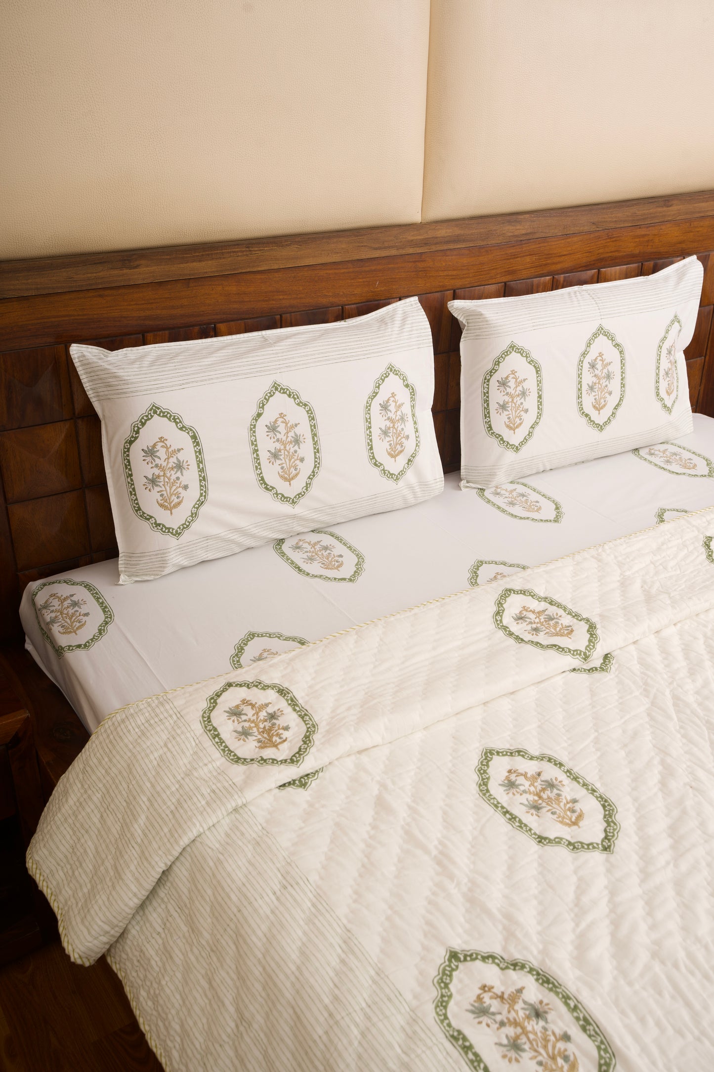Guldasta Reversible Mulmul Cotton Quilt-King Size
